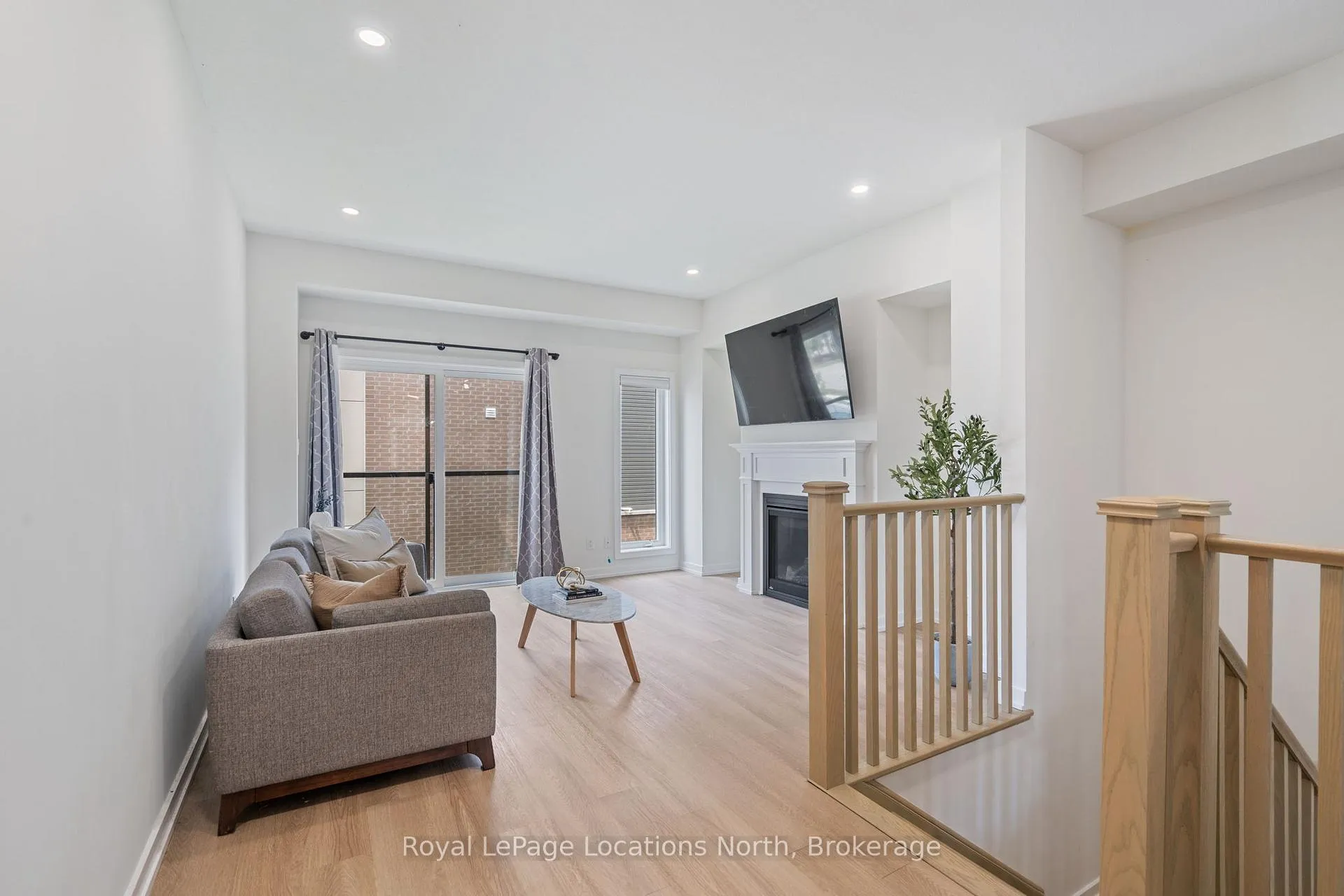 Photo 8 of 81 Winters Crescent, Collingwood — HOMEH