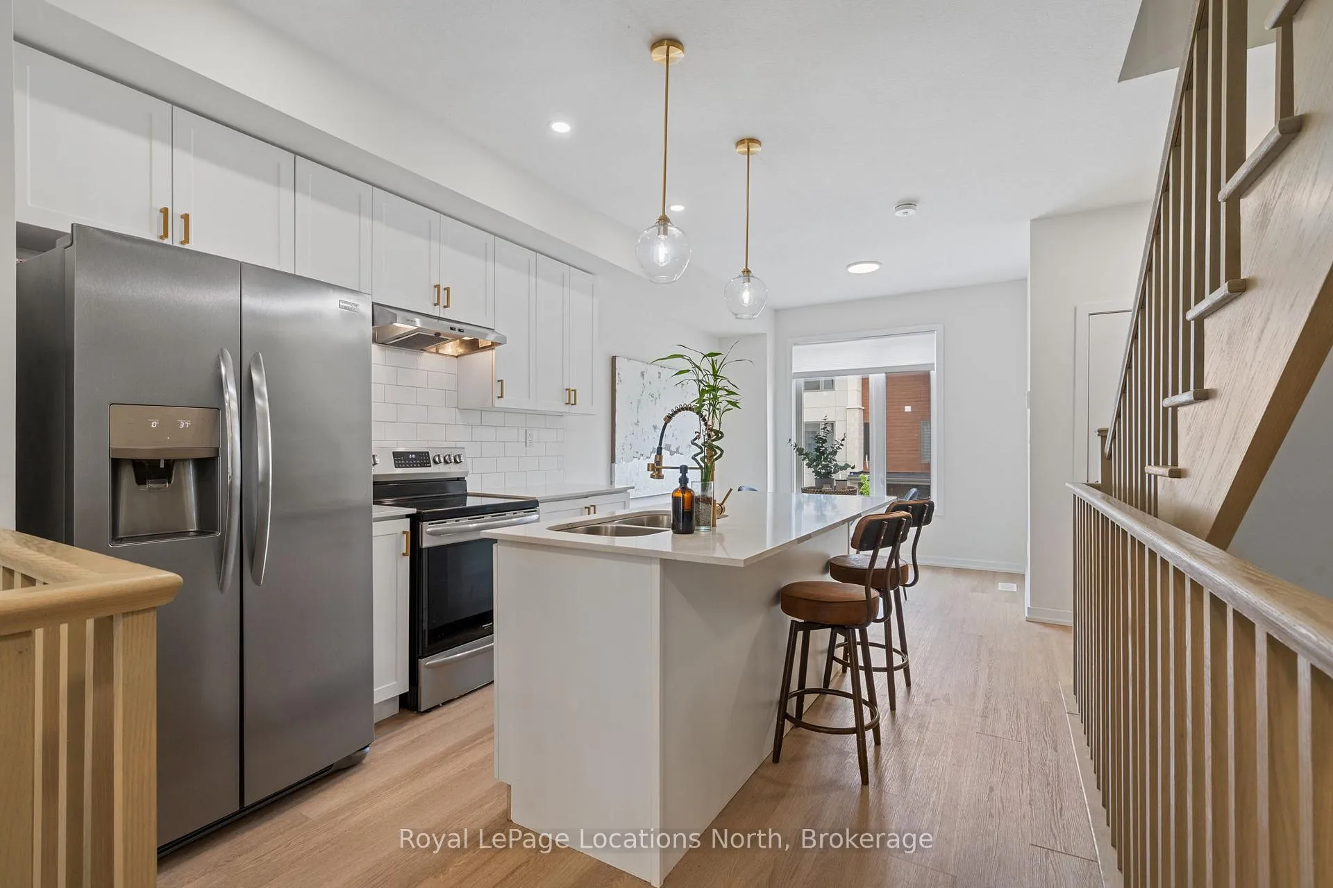 Photo 12 of 81 Winters Crescent, Collingwood — HOMEH