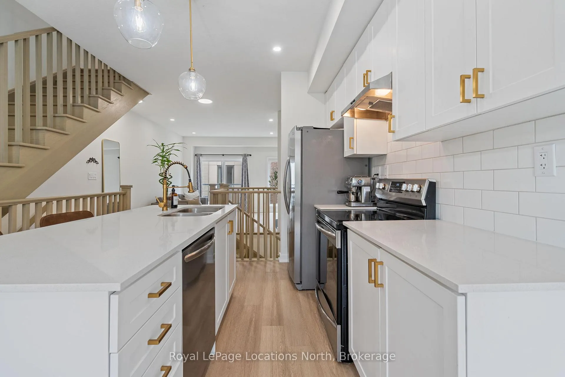 Photo 15 of 81 Winters Crescent, Collingwood — HOMEH