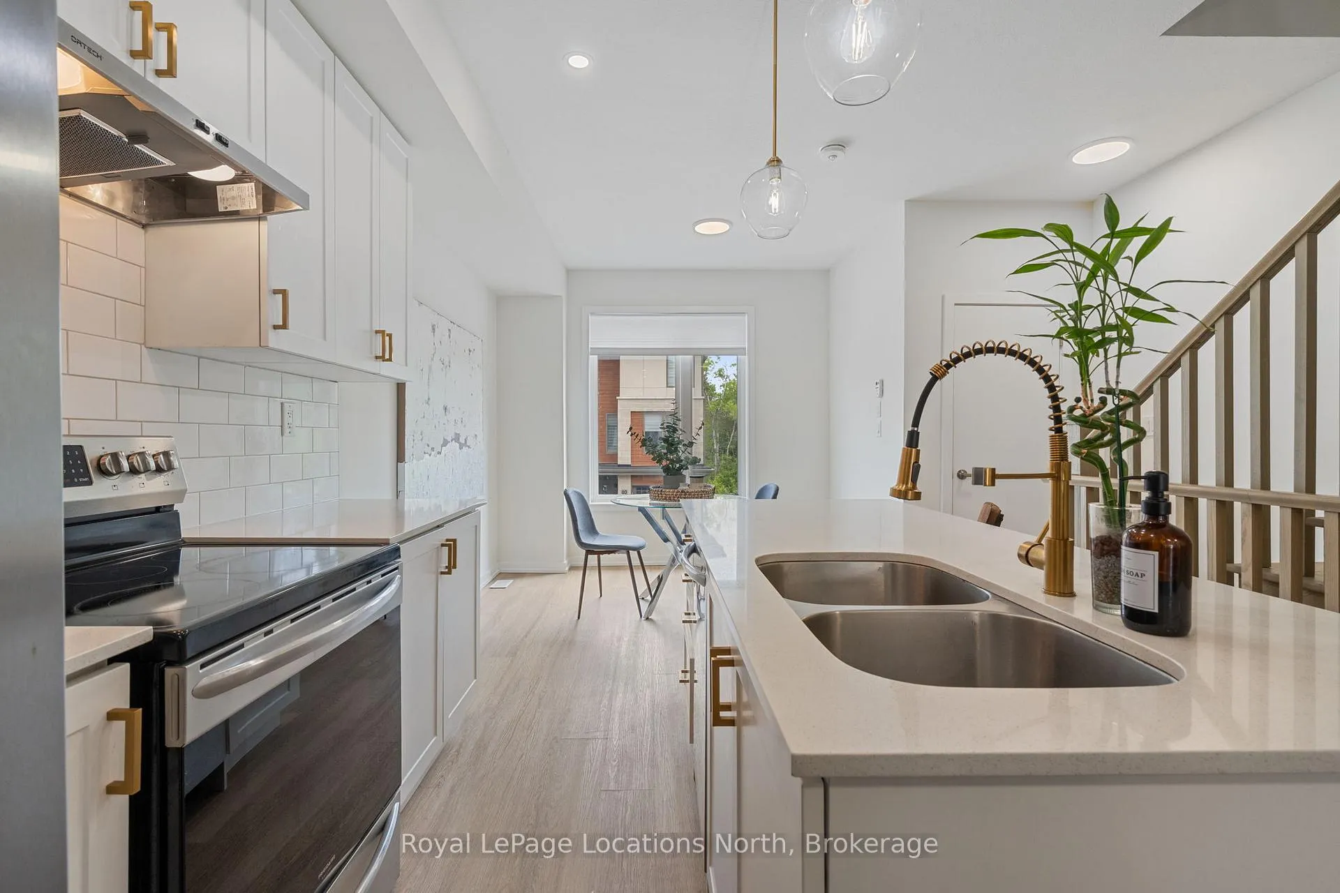 Photo 16 of 81 Winters Crescent, Collingwood — HOMEH