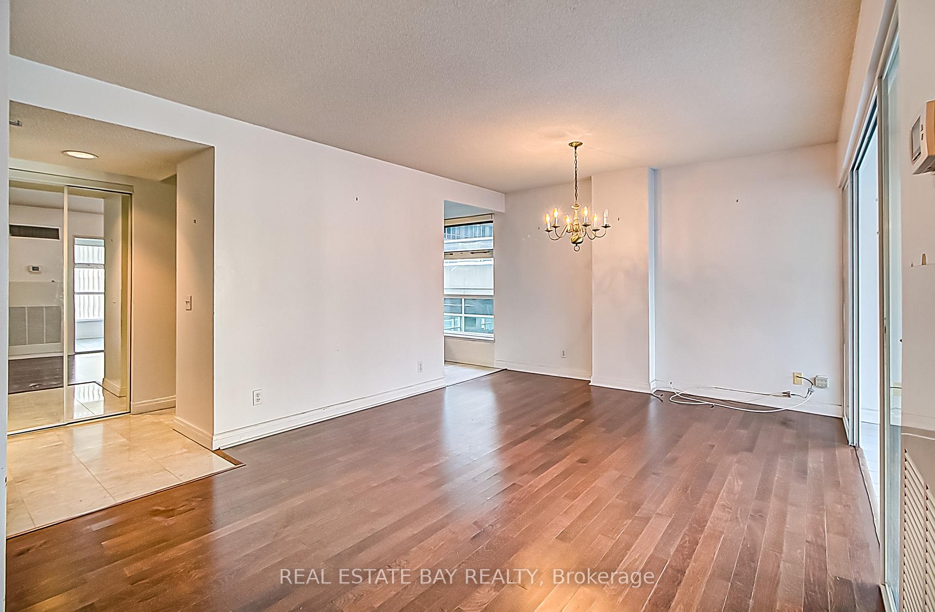 Photo 4 of Unit 1005, 50 Lombard Street, Toronto, Church-Yonge Corridor — HOMEH