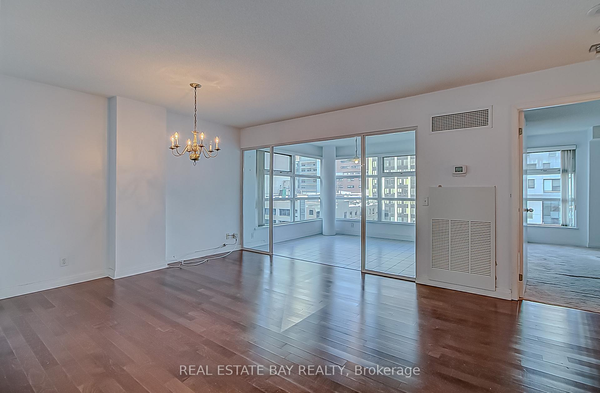 Photo 5 of Unit 1005, 50 Lombard Street, Toronto, Church-Yonge Corridor — HOMEH
