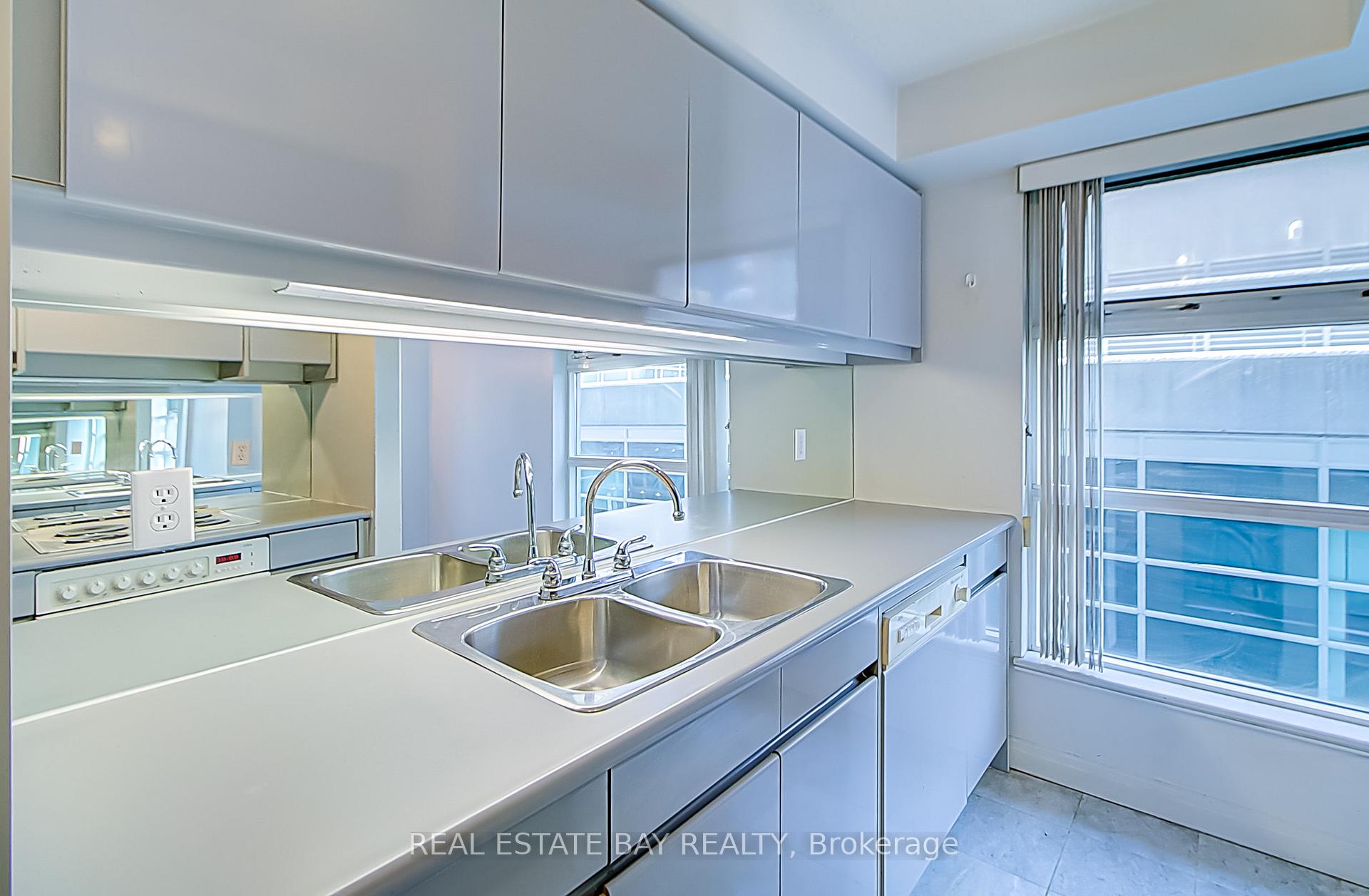 Photo 12 of Unit 1005, 50 Lombard Street, Toronto, Church-Yonge Corridor — HOMEH