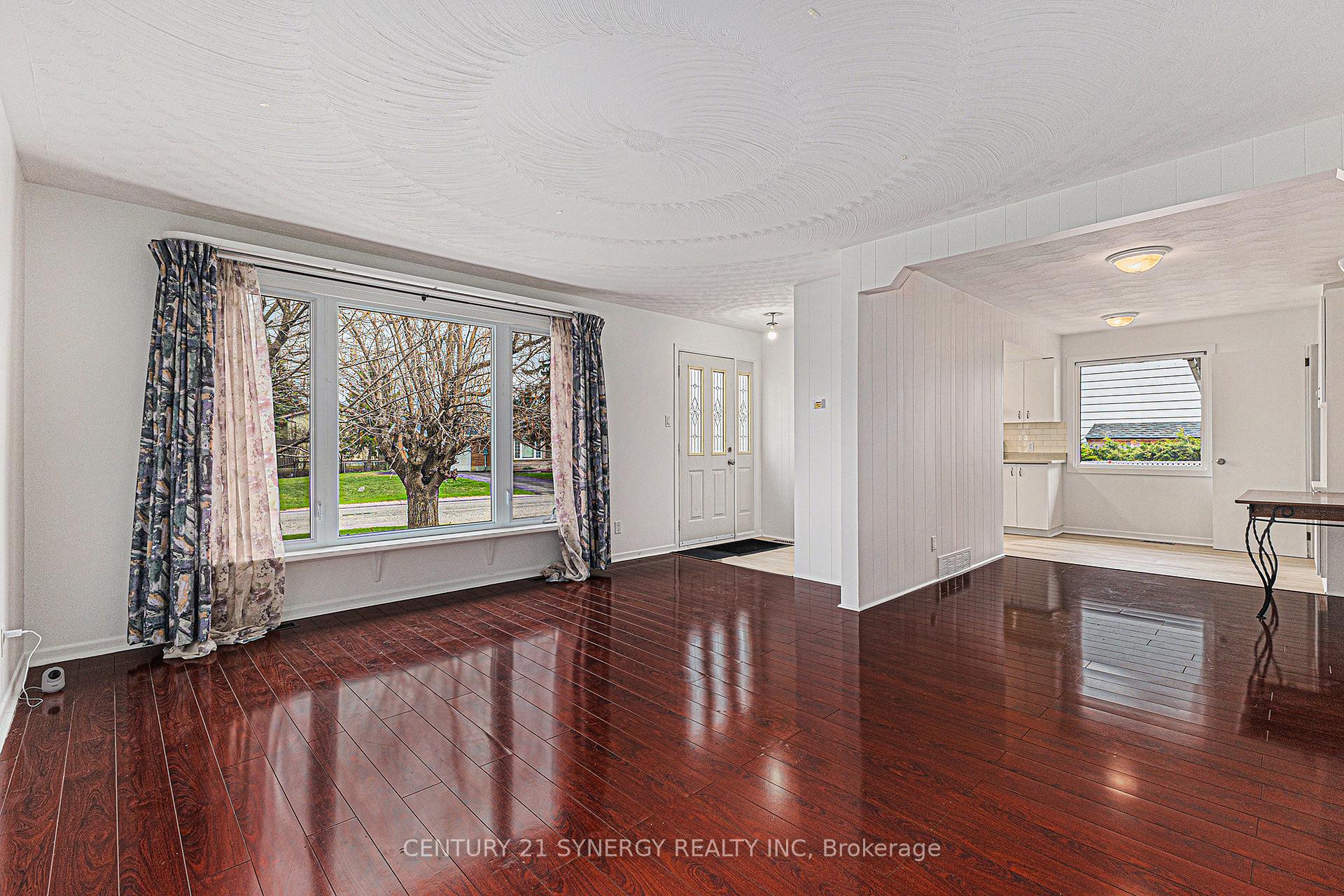 Photo 4 of 1392 Aurele Street, Ottawa, Pineview — HOMEH