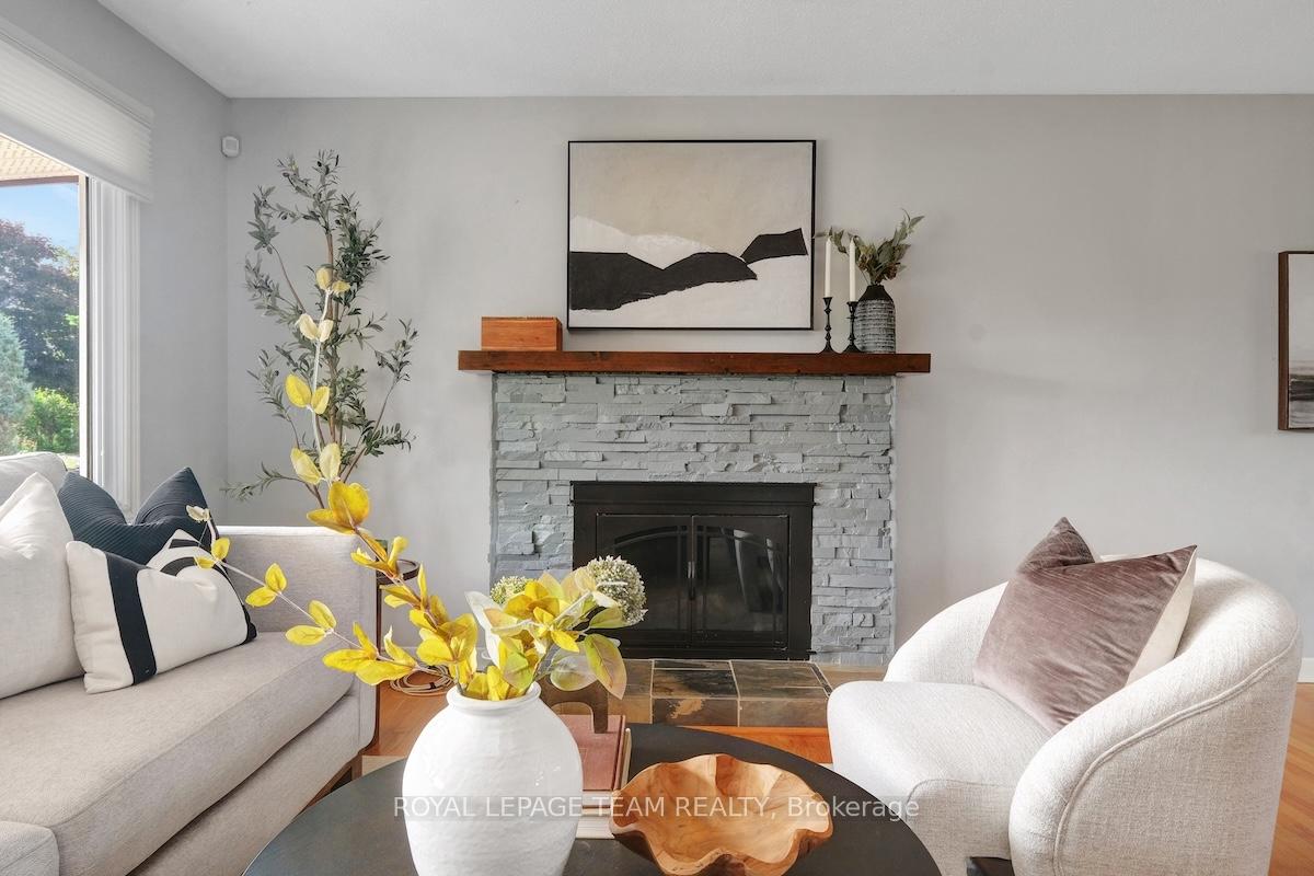 Photo 6 of 25 Newgale Street, Ottawa, Crystal Beach — HOMEH