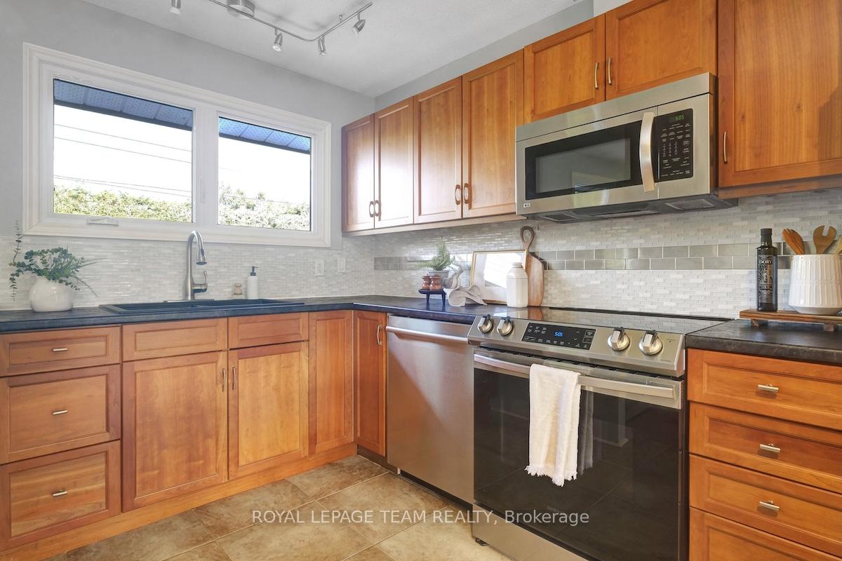 Photo 17 of 25 Newgale Street, Ottawa, Crystal Beach — HOMEH