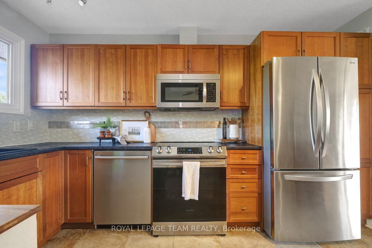 Photo 15 of 25 Newgale Street, Ottawa, Crystal Beach — HOMEH