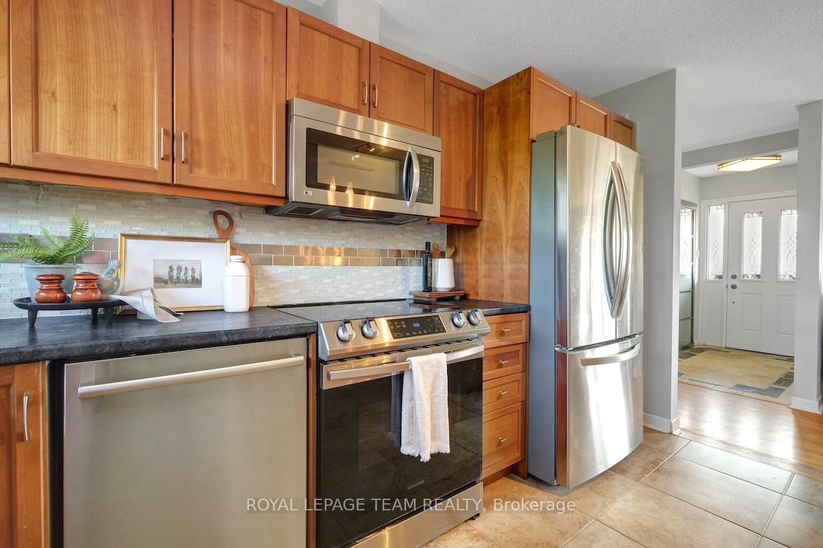 Photo 19 of 25 Newgale Street, Ottawa, Crystal Beach — HOMEH
