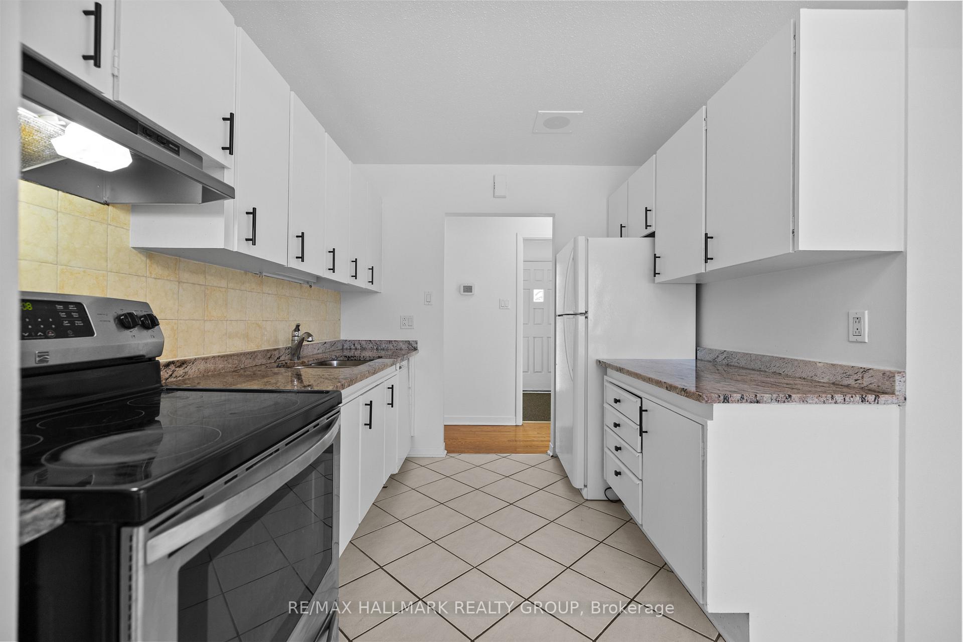 Photo 4 of 53 Wigan Drive E, Ottawa, Borden Farm/Stewart Farm/Carleton Heights/Parkwood Hills — HOMEH