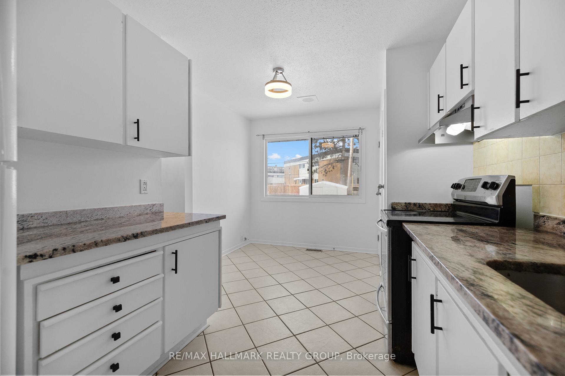 Photo 6 of 53 Wigan Drive E, Ottawa, Borden Farm/Stewart Farm/Carleton Heights/Parkwood Hills — HOMEH
