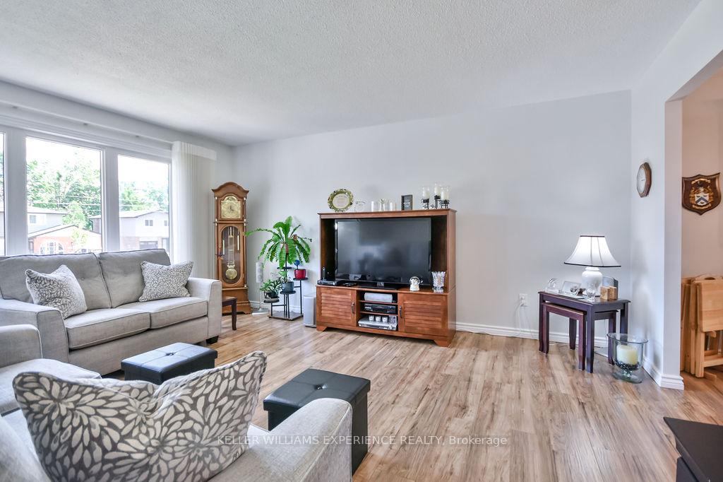 Photo 3 of 80 Cundles Road E, Barrie, Cundles East — HOMEH