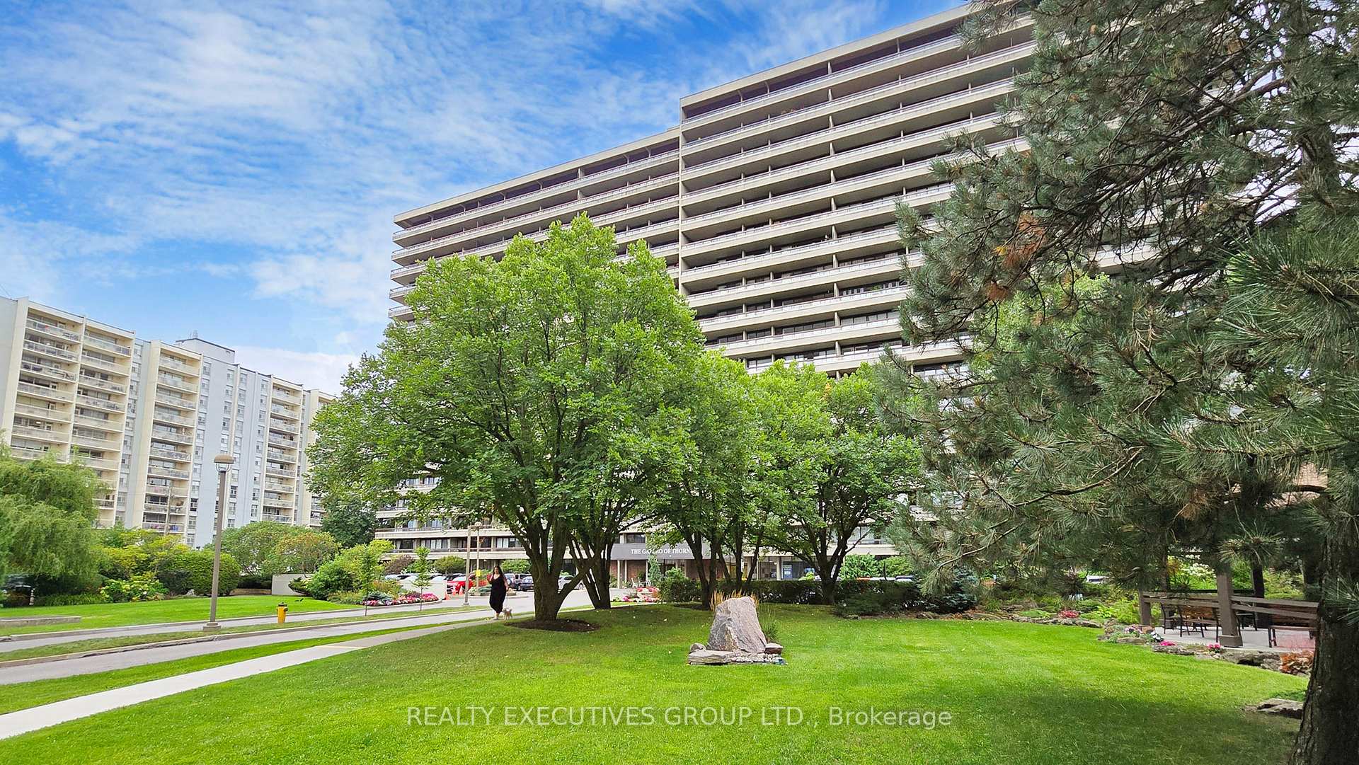 Photo 4 of Unit 303, 8111 Yonge Street, Markham, Royal Orchard — HOMEH