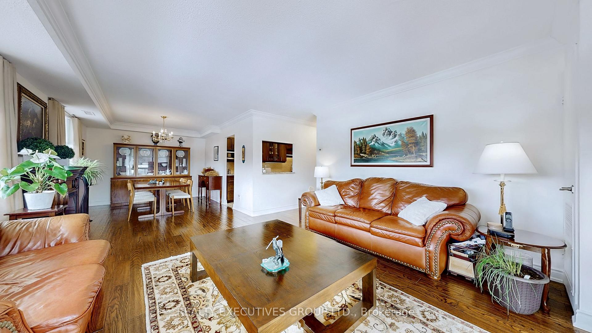 Photo 9 of Unit 303, 8111 Yonge Street, Markham, Royal Orchard — HOMEH