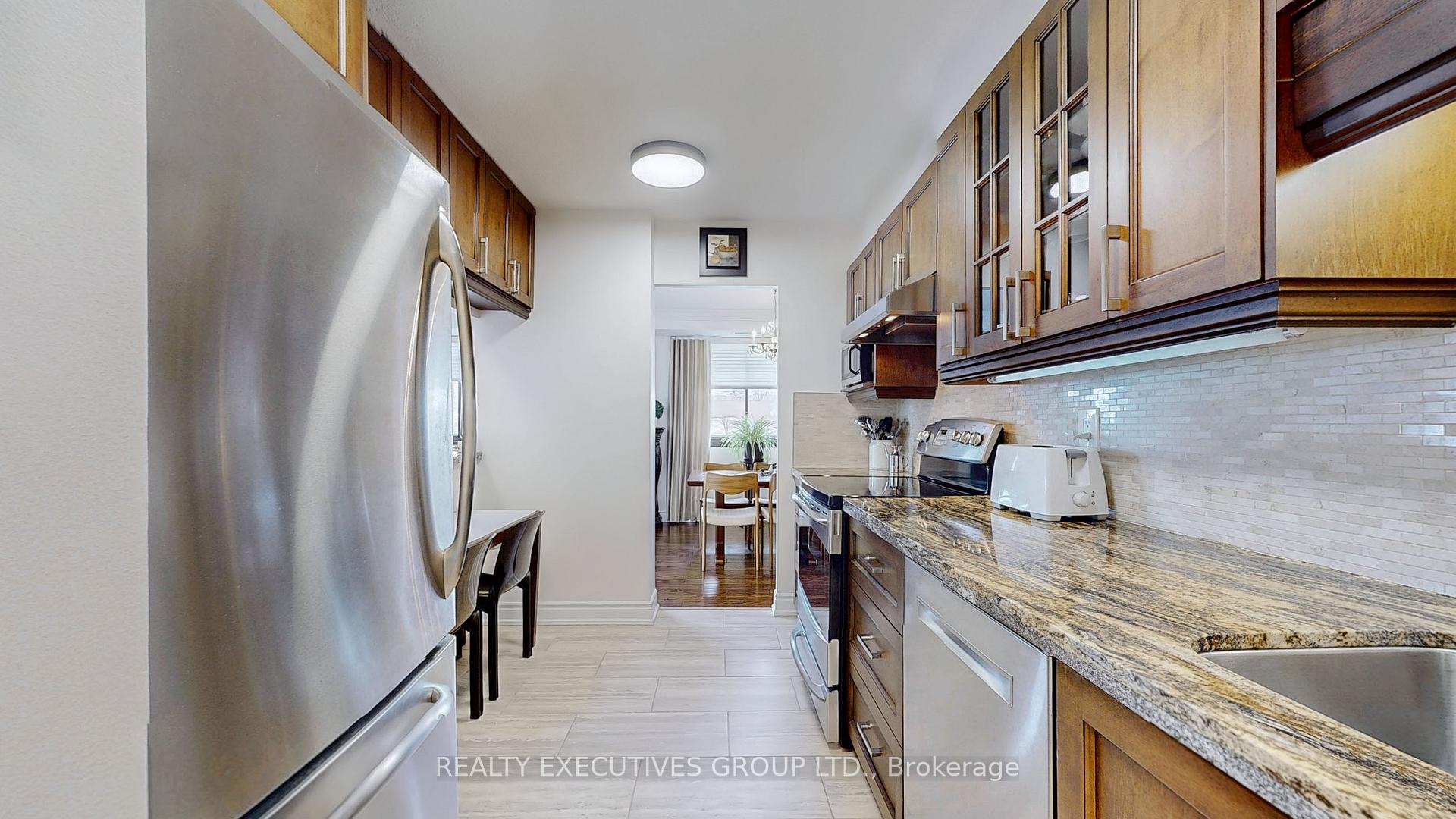 Photo 15 of Unit 303, 8111 Yonge Street, Markham, Royal Orchard — HOMEH