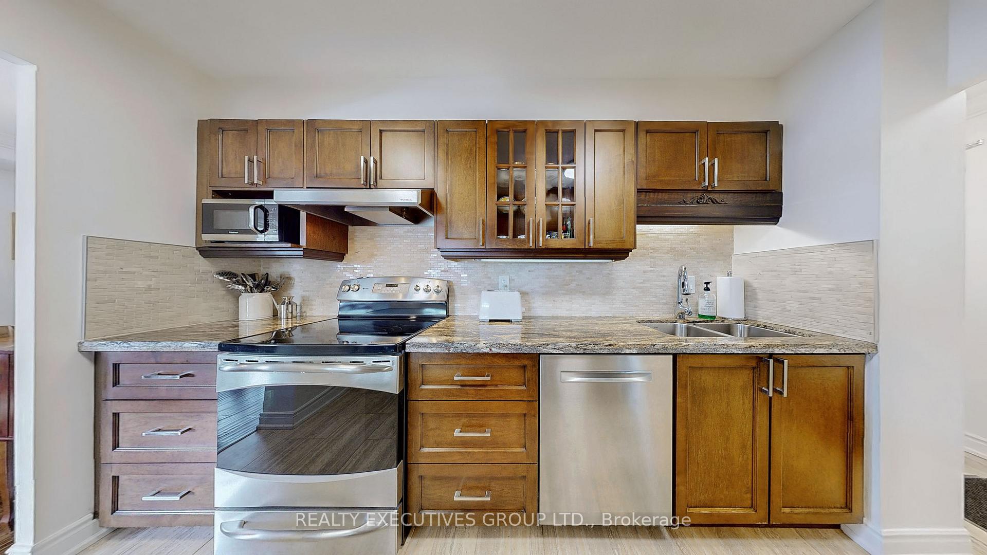 Photo 16 of Unit 303, 8111 Yonge Street, Markham, Royal Orchard — HOMEH