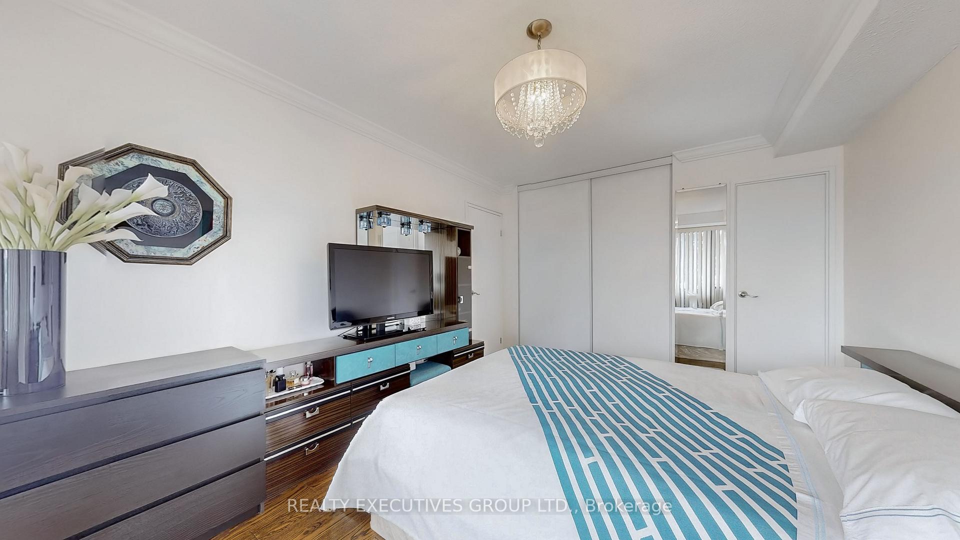 Photo 21 of Unit 303, 8111 Yonge Street, Markham, Royal Orchard — HOMEH