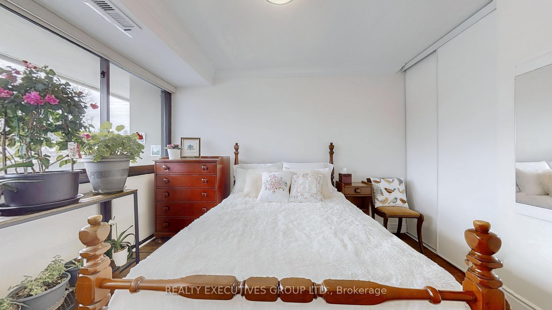 Photo 24 of Unit 303, 8111 Yonge Street, Markham, Royal Orchard — HOMEH