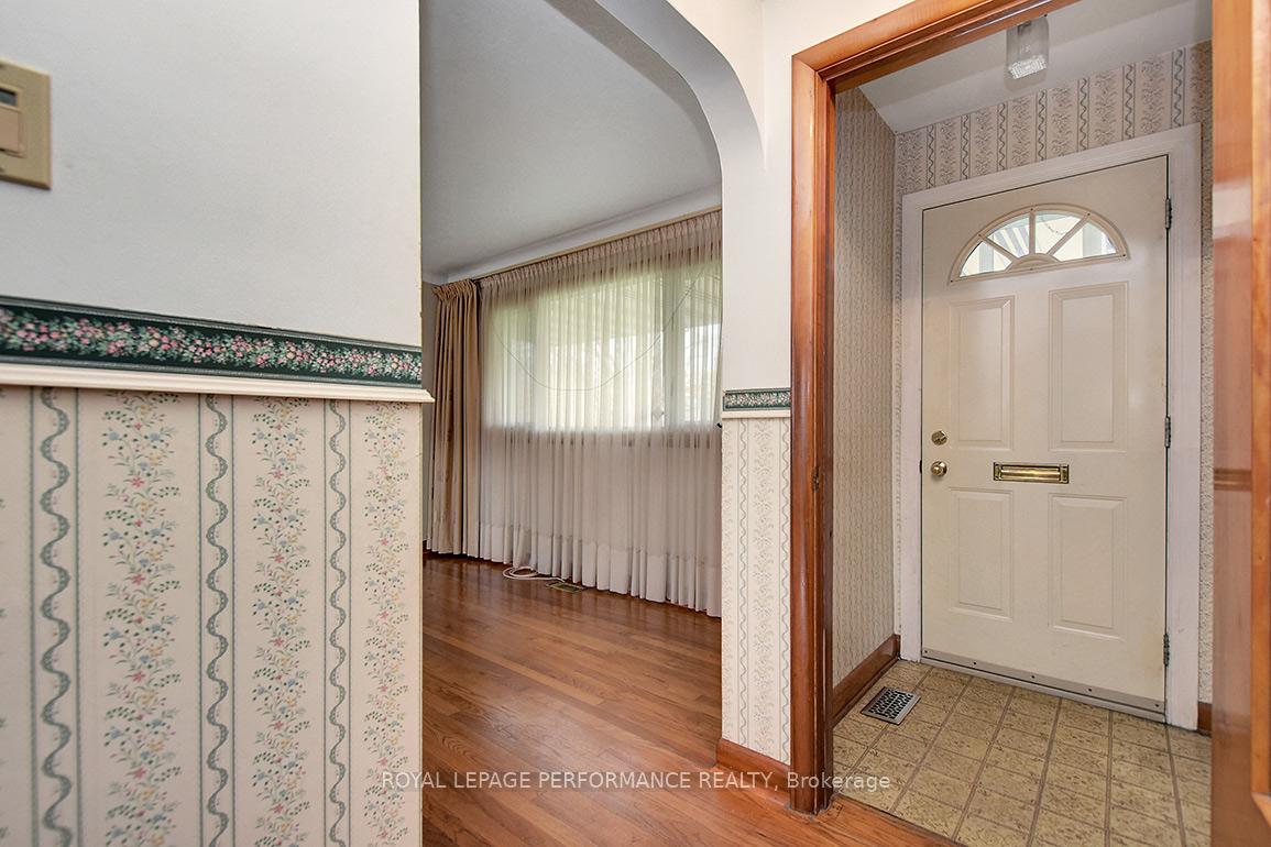 Photo 5 of 586 Sherbourne Road, Ottawa, Carlingwood — HOMEH