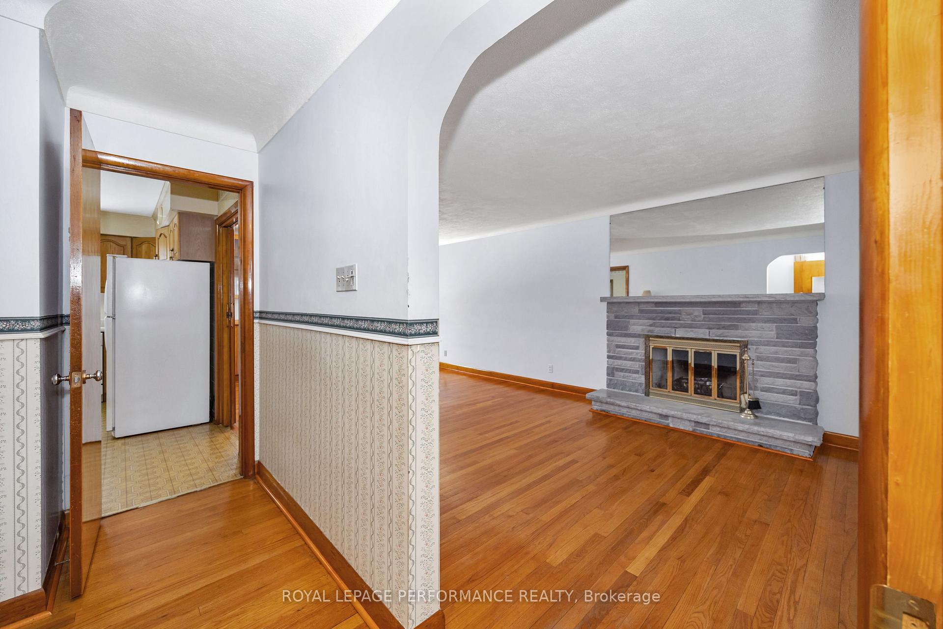Photo 13 of 586 Sherbourne Road, Ottawa, Carlingwood — HOMEH