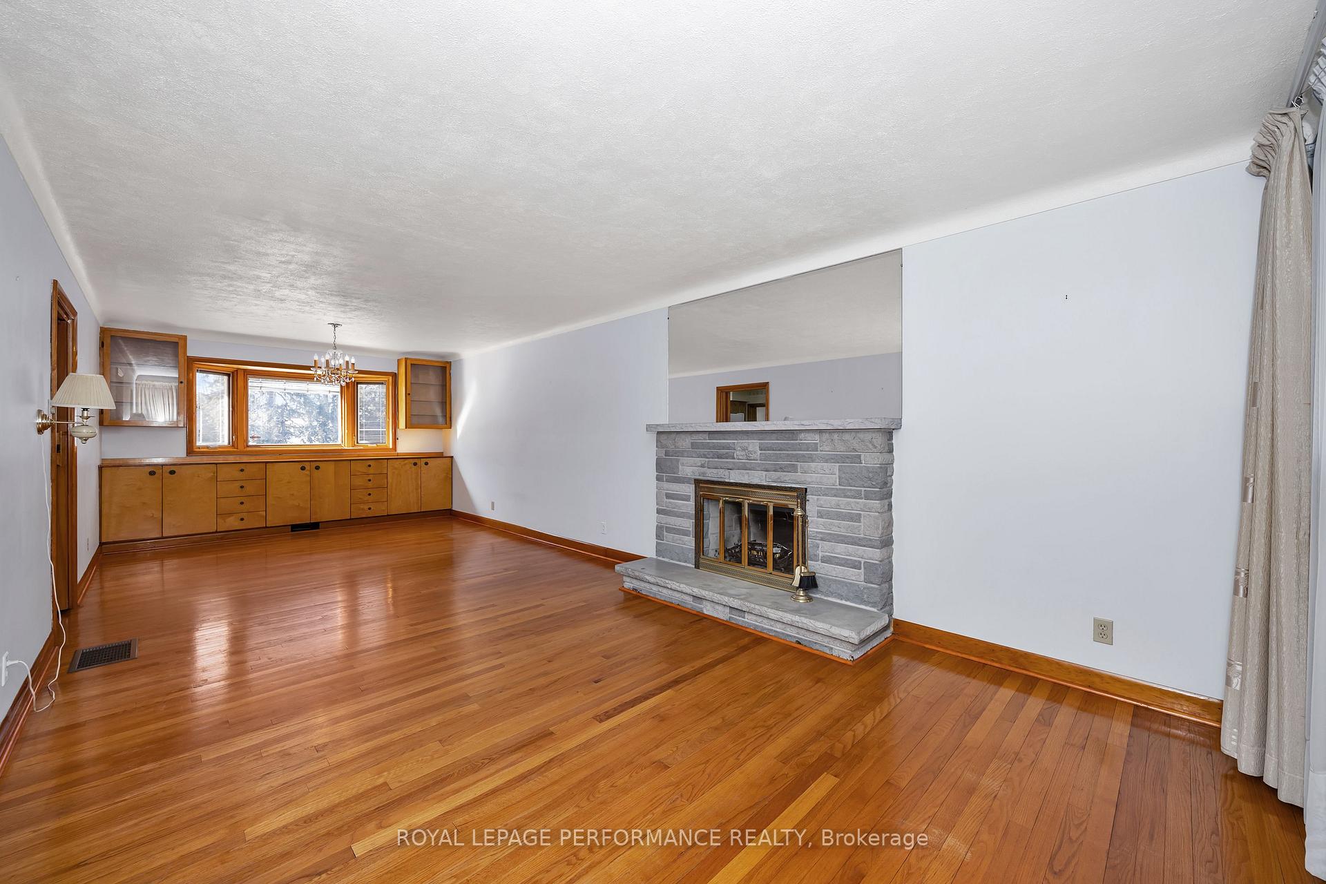 Photo 3 of 586 Sherbourne Road, Ottawa, Carlingwood — HOMEH