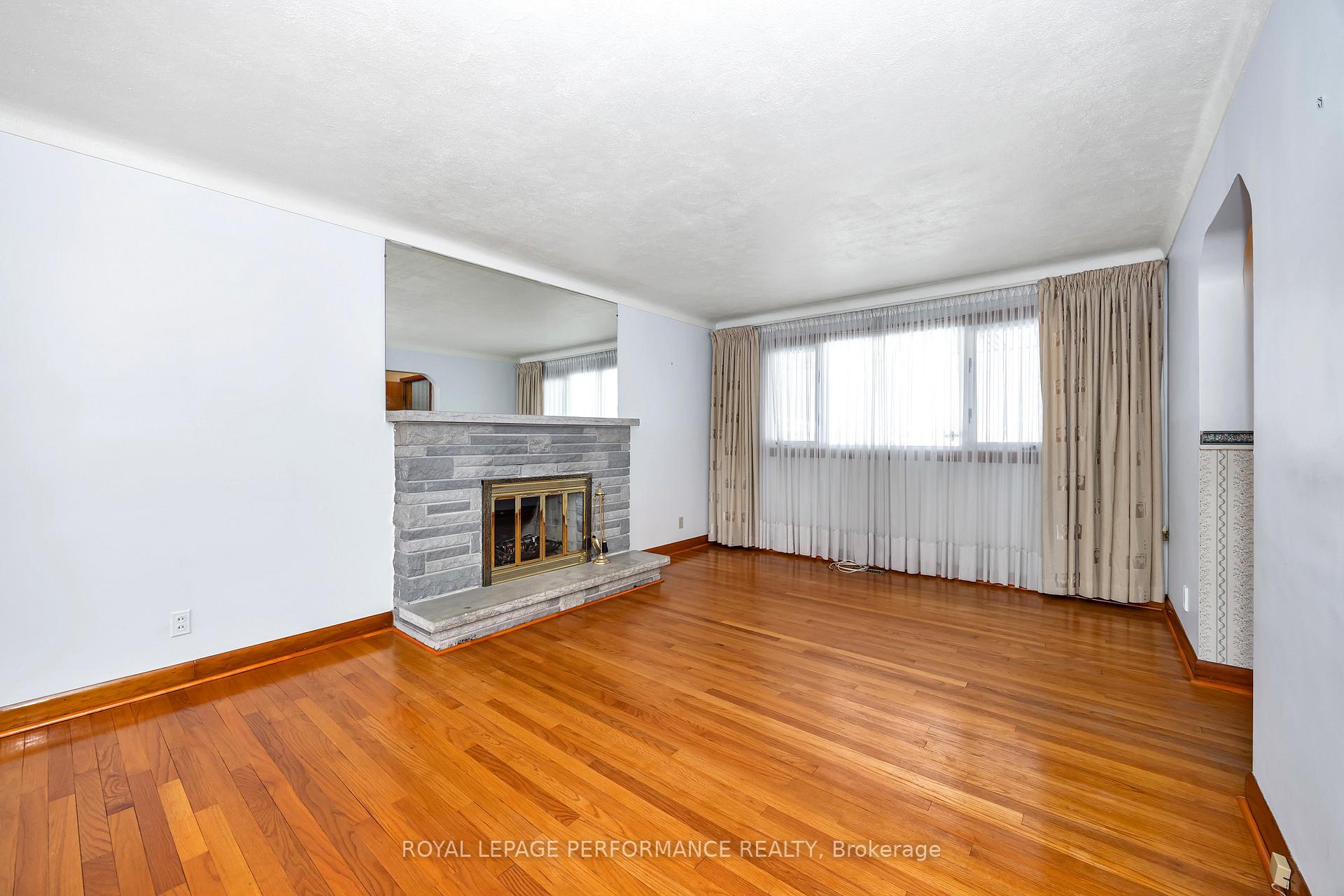 Photo 8 of 586 Sherbourne Road, Ottawa, Carlingwood — HOMEH