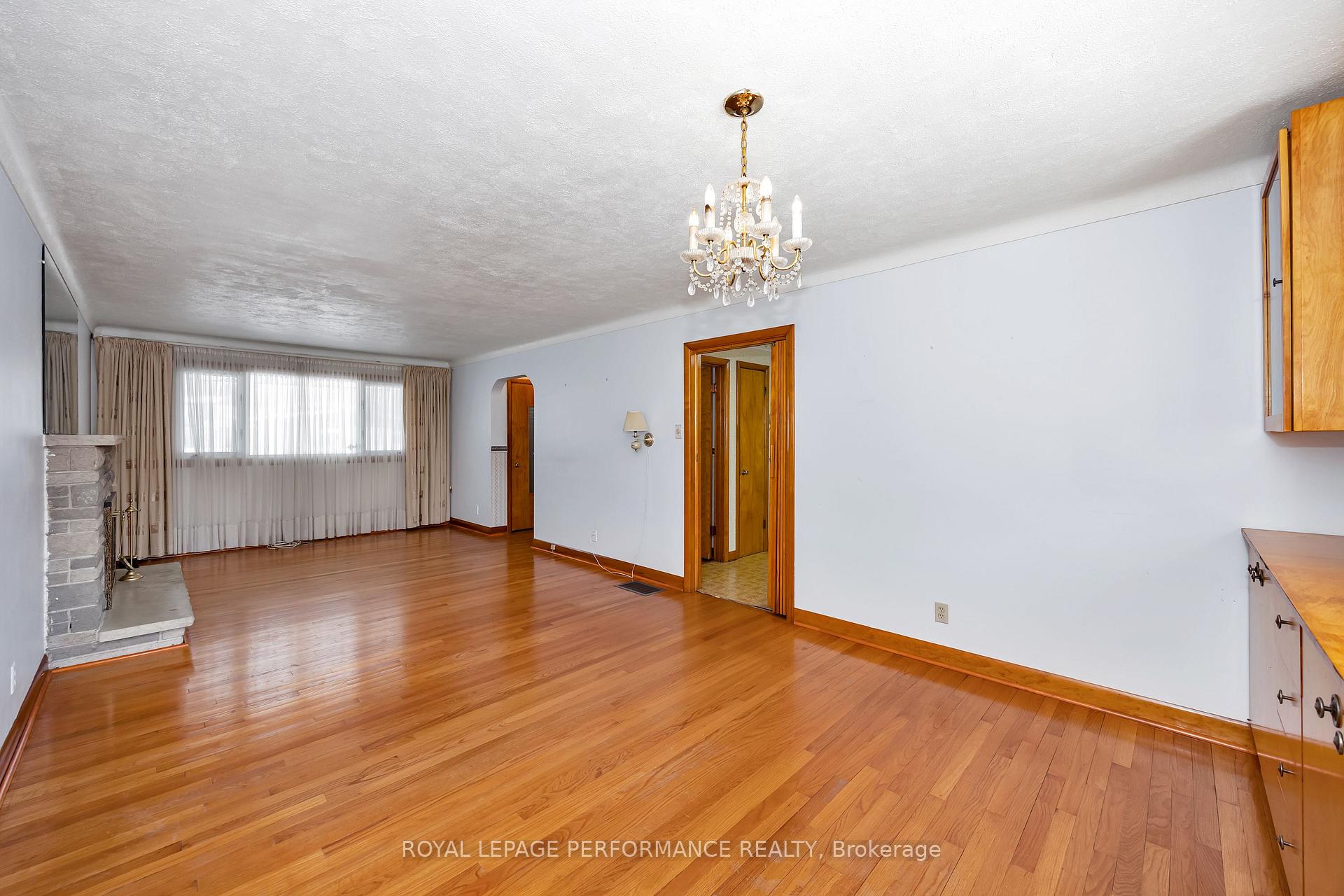 Photo 6 of 586 Sherbourne Road, Ottawa, Carlingwood — HOMEH