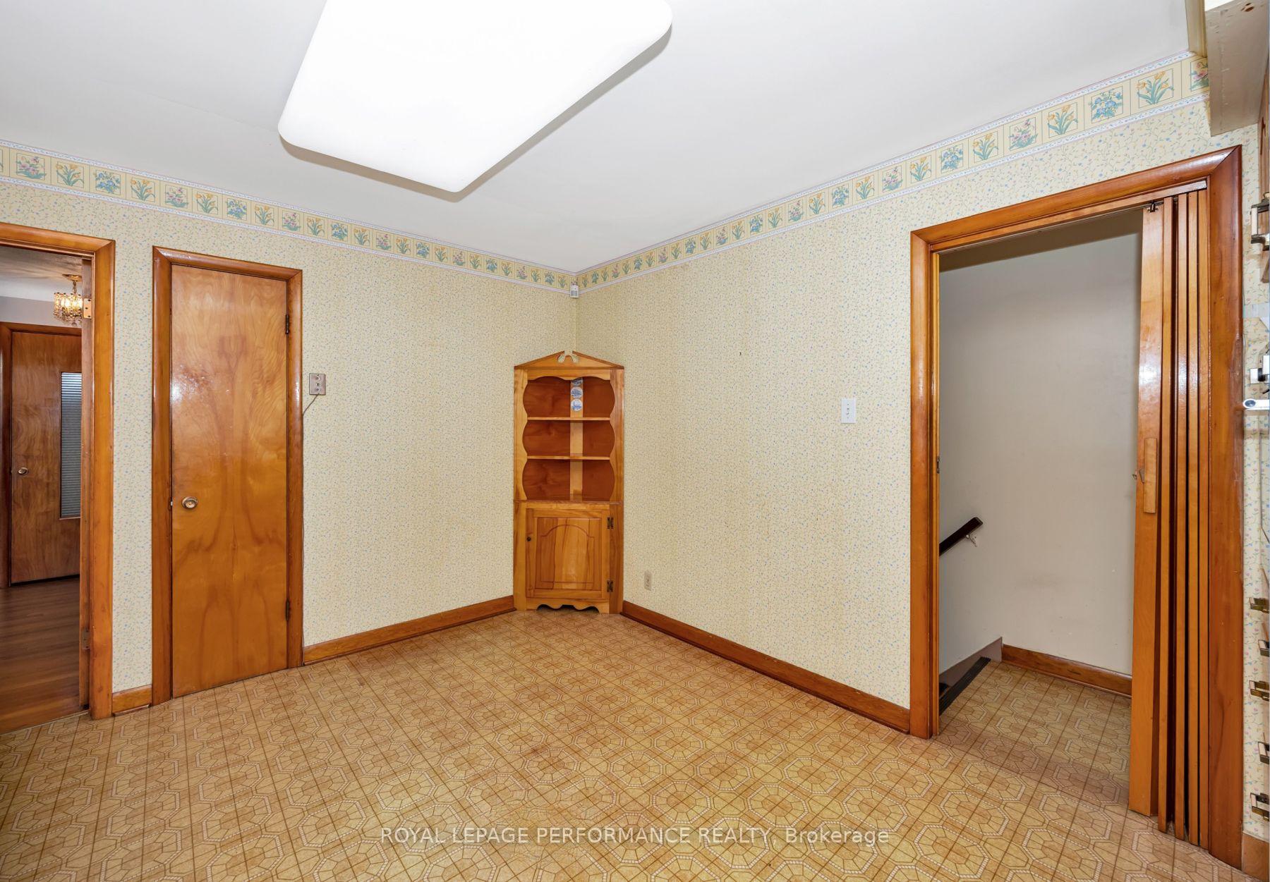 Photo 15 of 586 Sherbourne Road, Ottawa, Carlingwood — HOMEH