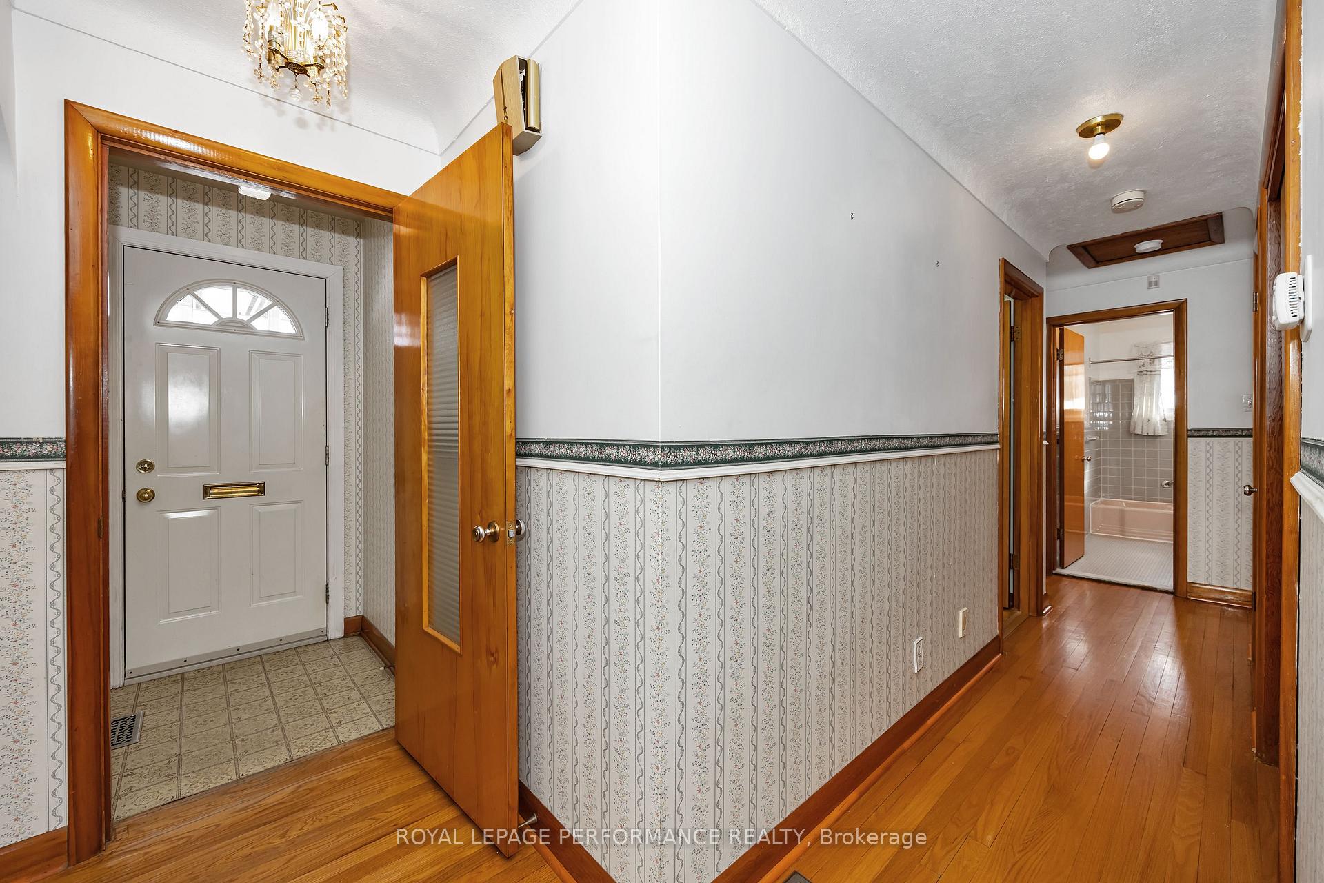 Photo 17 of 586 Sherbourne Road, Ottawa, Carlingwood — HOMEH