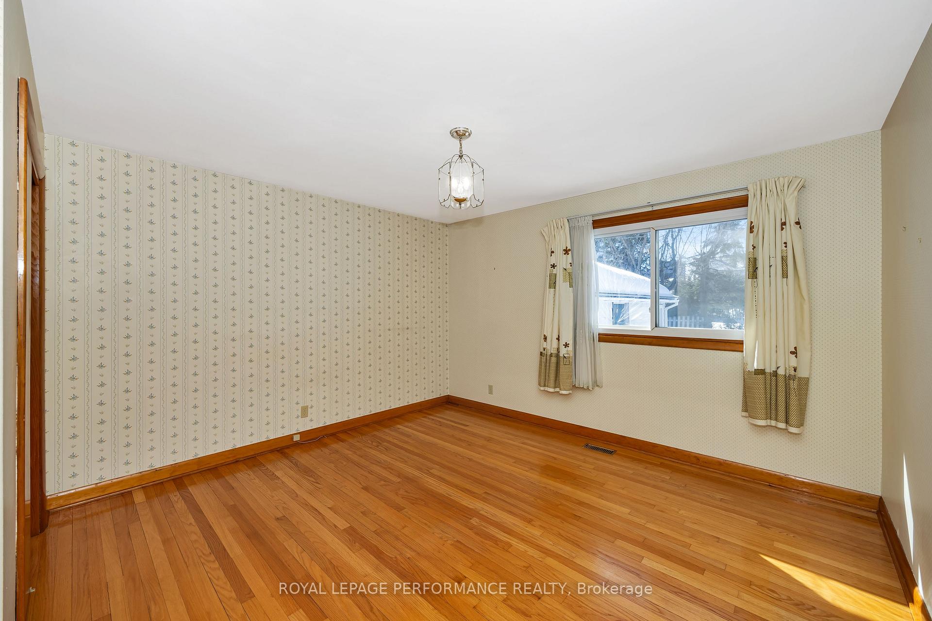 Photo 19 of 586 Sherbourne Road, Ottawa, Carlingwood — HOMEH