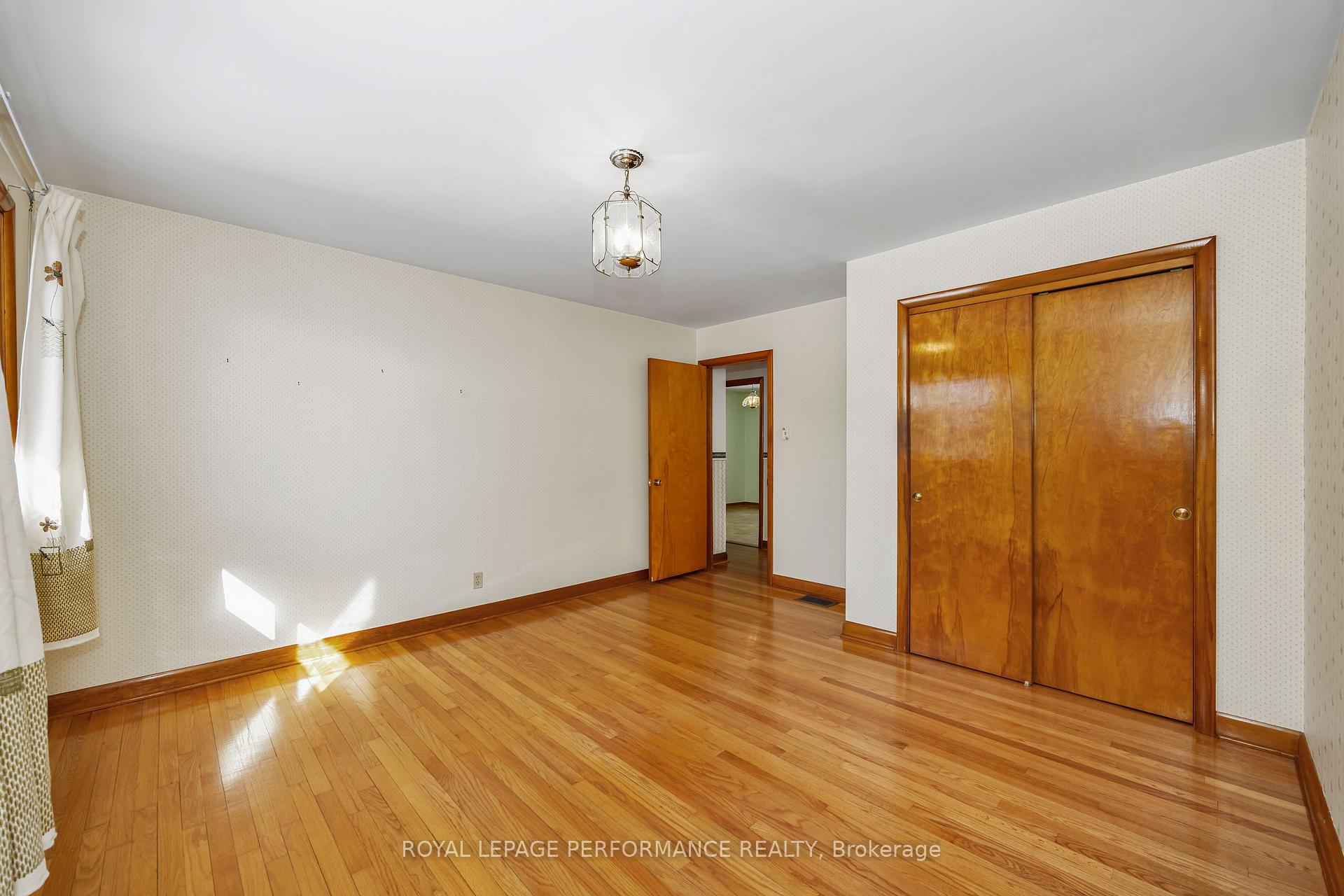 Photo 18 of 586 Sherbourne Road, Ottawa, Carlingwood — HOMEH