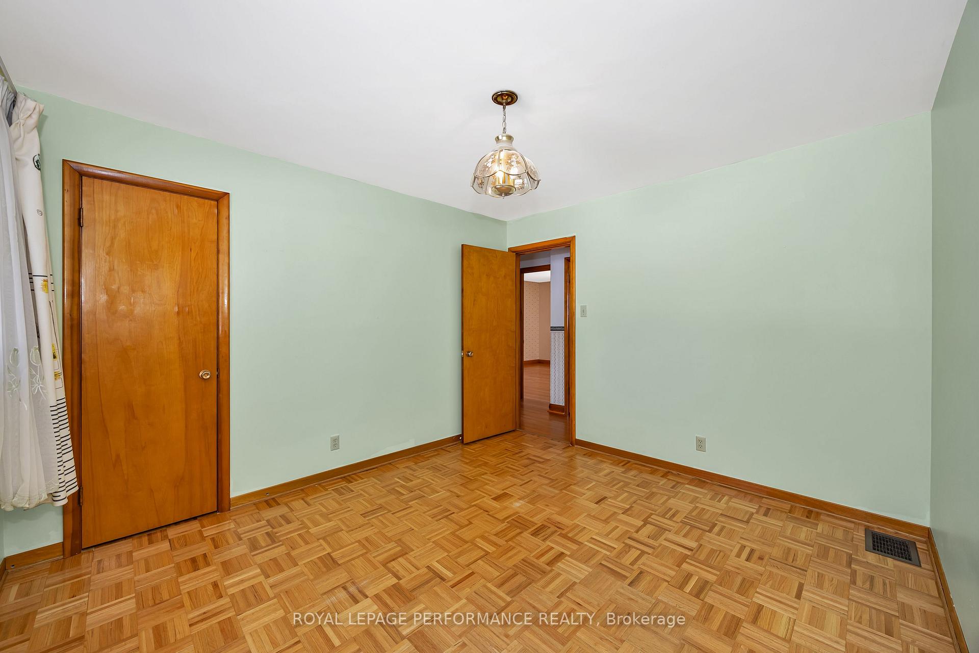 Photo 22 of 586 Sherbourne Road, Ottawa, Carlingwood — HOMEH