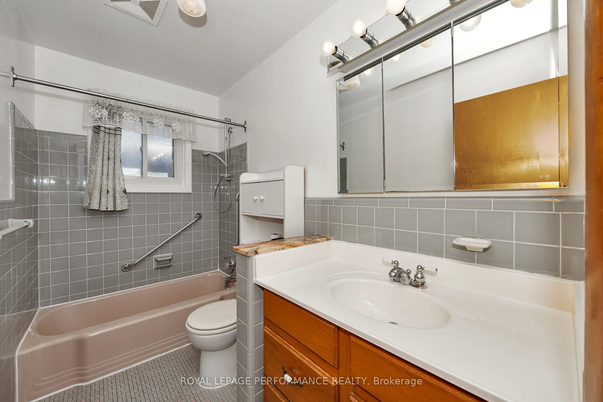 Photo 24 of 586 Sherbourne Road, Ottawa, Carlingwood — HOMEH