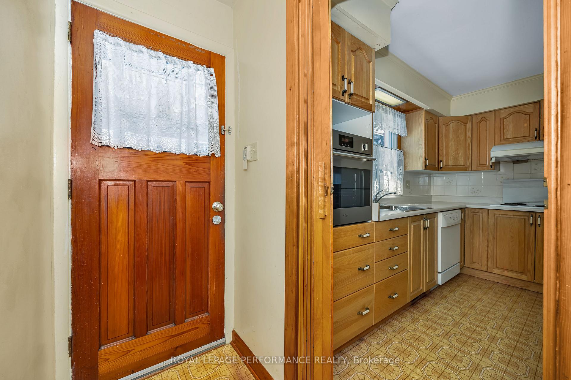 Photo 28 of 586 Sherbourne Road, Ottawa, Carlingwood — HOMEH