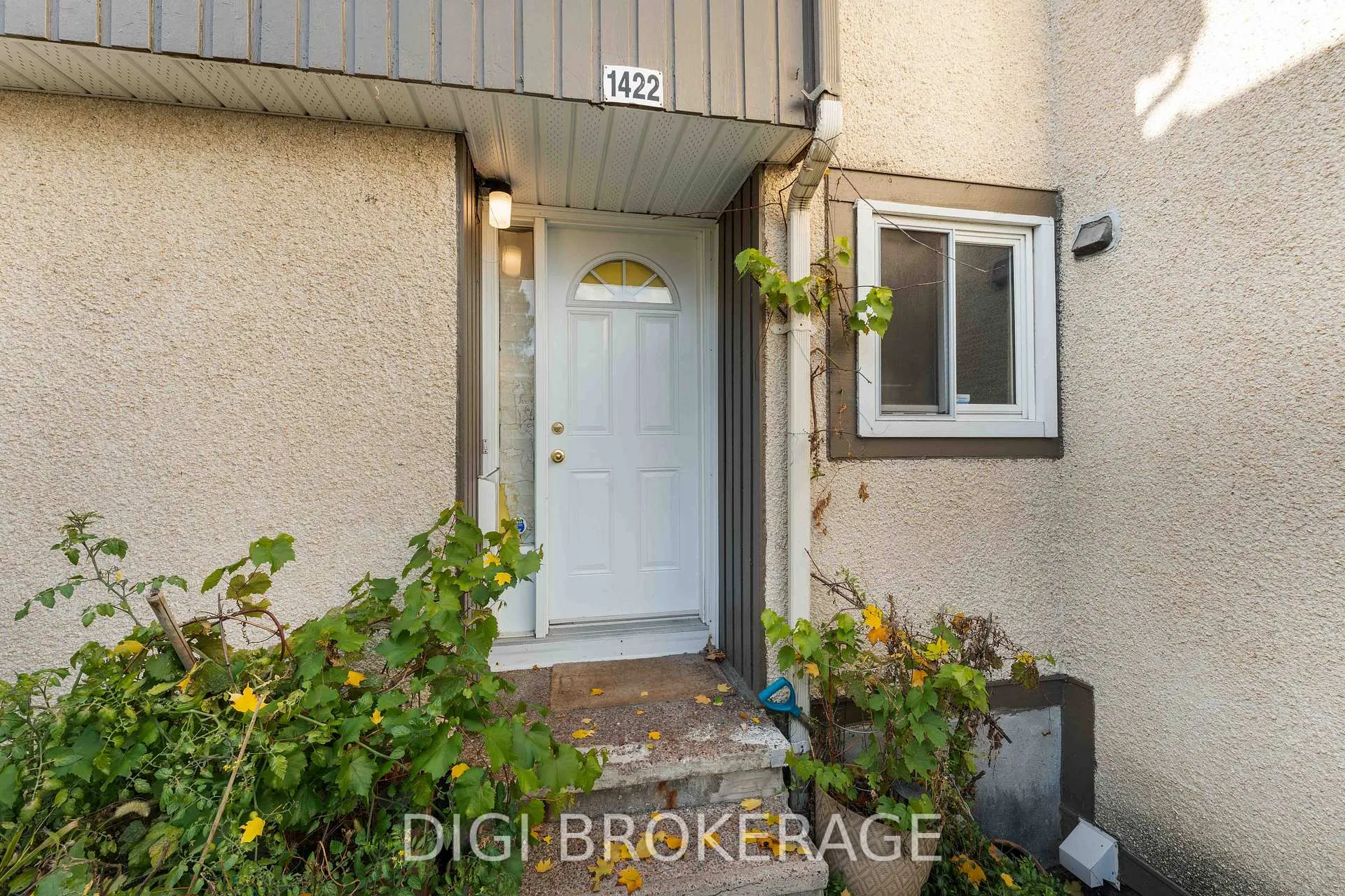 Photo 3 of 1422 Lassiter Terrace, Ottawa, Beaconwood — HOMEH