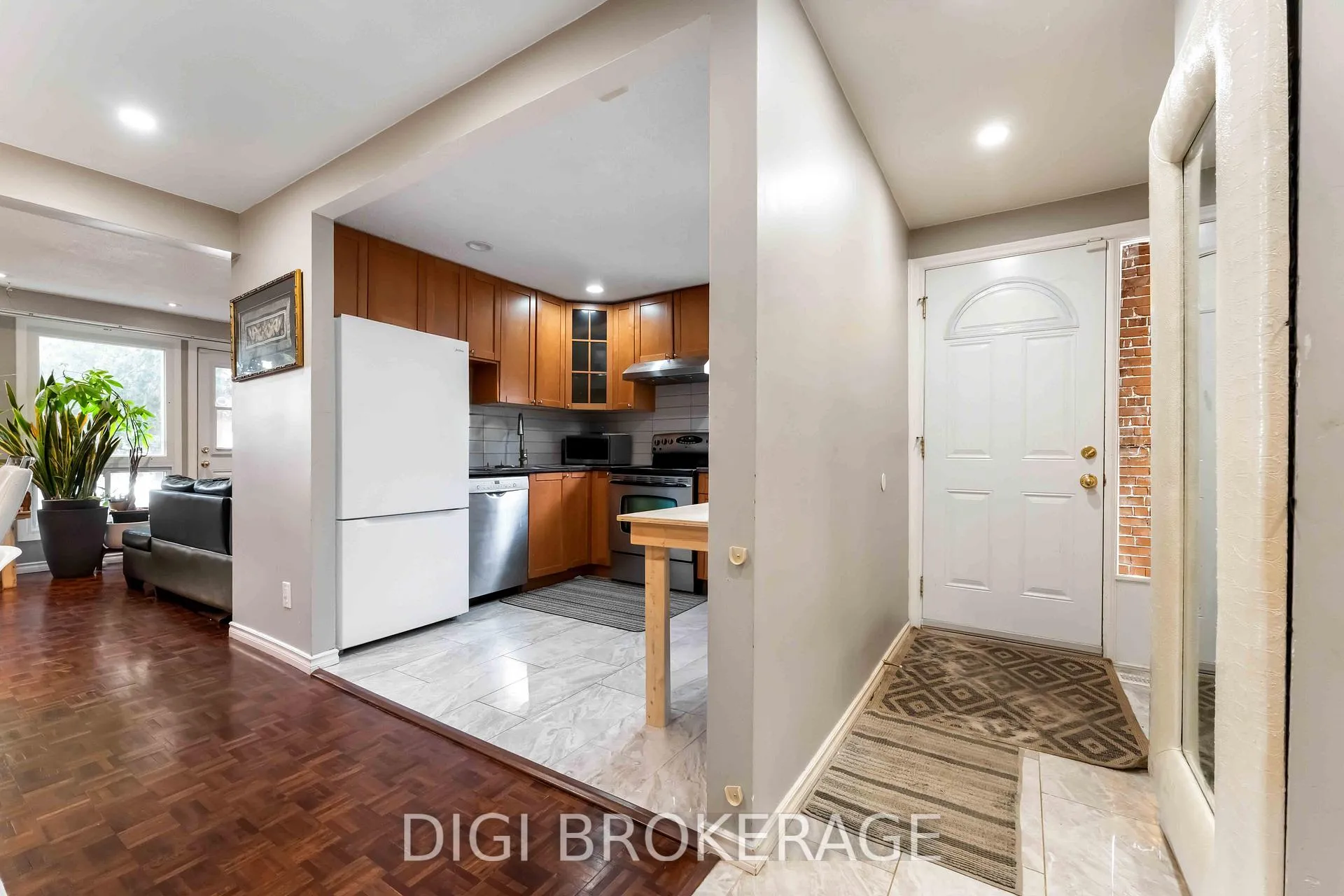 Photo 5 of 1422 Lassiter Terrace, Ottawa, Beaconwood — HOMEH