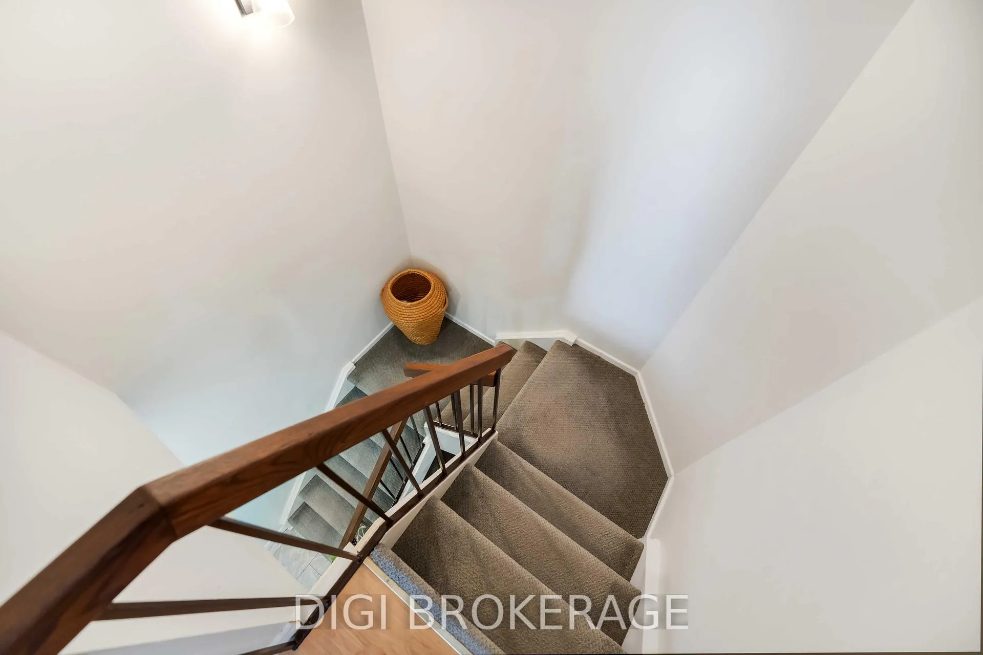 Photo 16 of 1422 Lassiter Terrace, Ottawa, Beaconwood — HOMEH