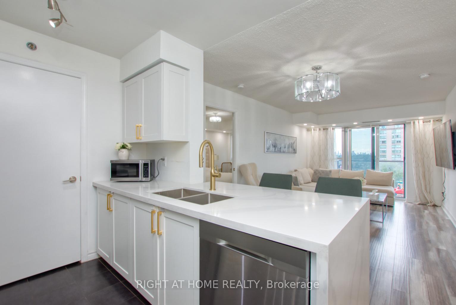 Photo 1 of Unit 827, 35 Saranac Boulevard, Toronto, Englemount-Lawrence — HOMEH