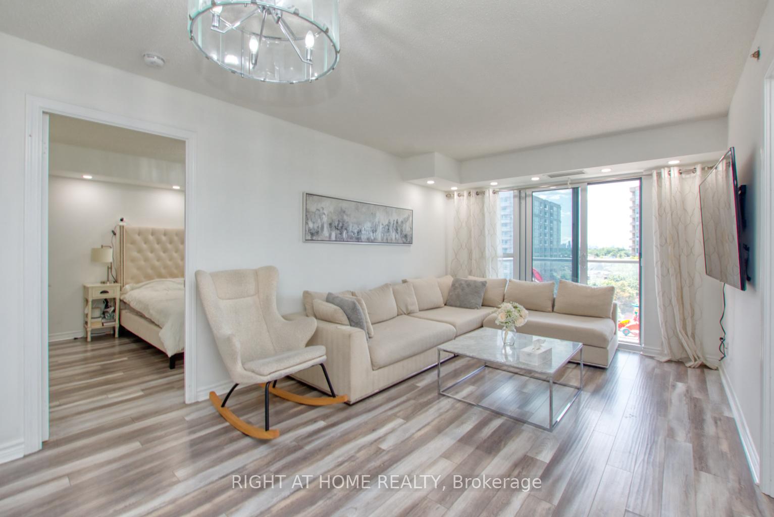 Photo 6 of Unit 827, 35 Saranac Boulevard, Toronto, Englemount-Lawrence — HOMEH
