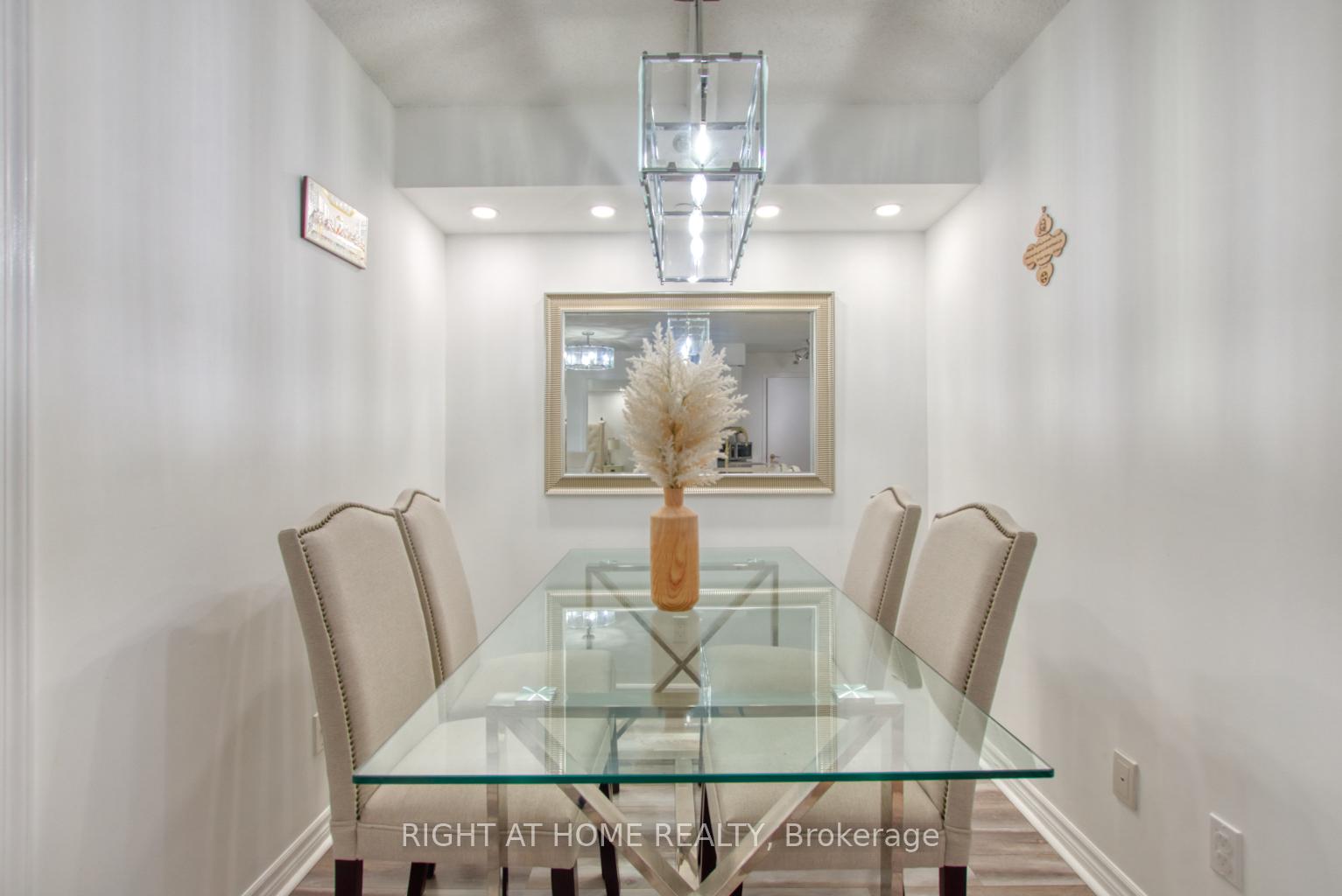 Photo 10 of Unit 827, 35 Saranac Boulevard, Toronto, Englemount-Lawrence — HOMEH
