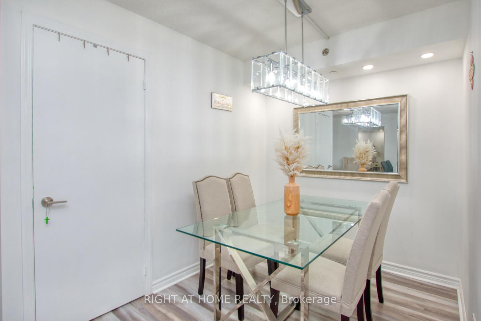 Photo 11 of Unit 827, 35 Saranac Boulevard, Toronto, Englemount-Lawrence — HOMEH