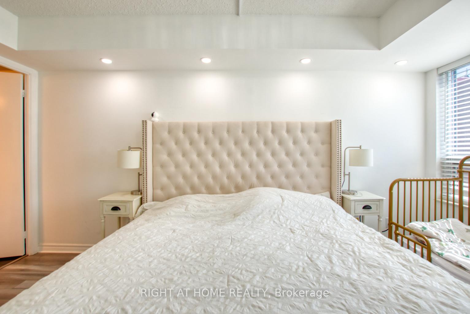 Photo 15 of Unit 827, 35 Saranac Boulevard, Toronto, Englemount-Lawrence — HOMEH