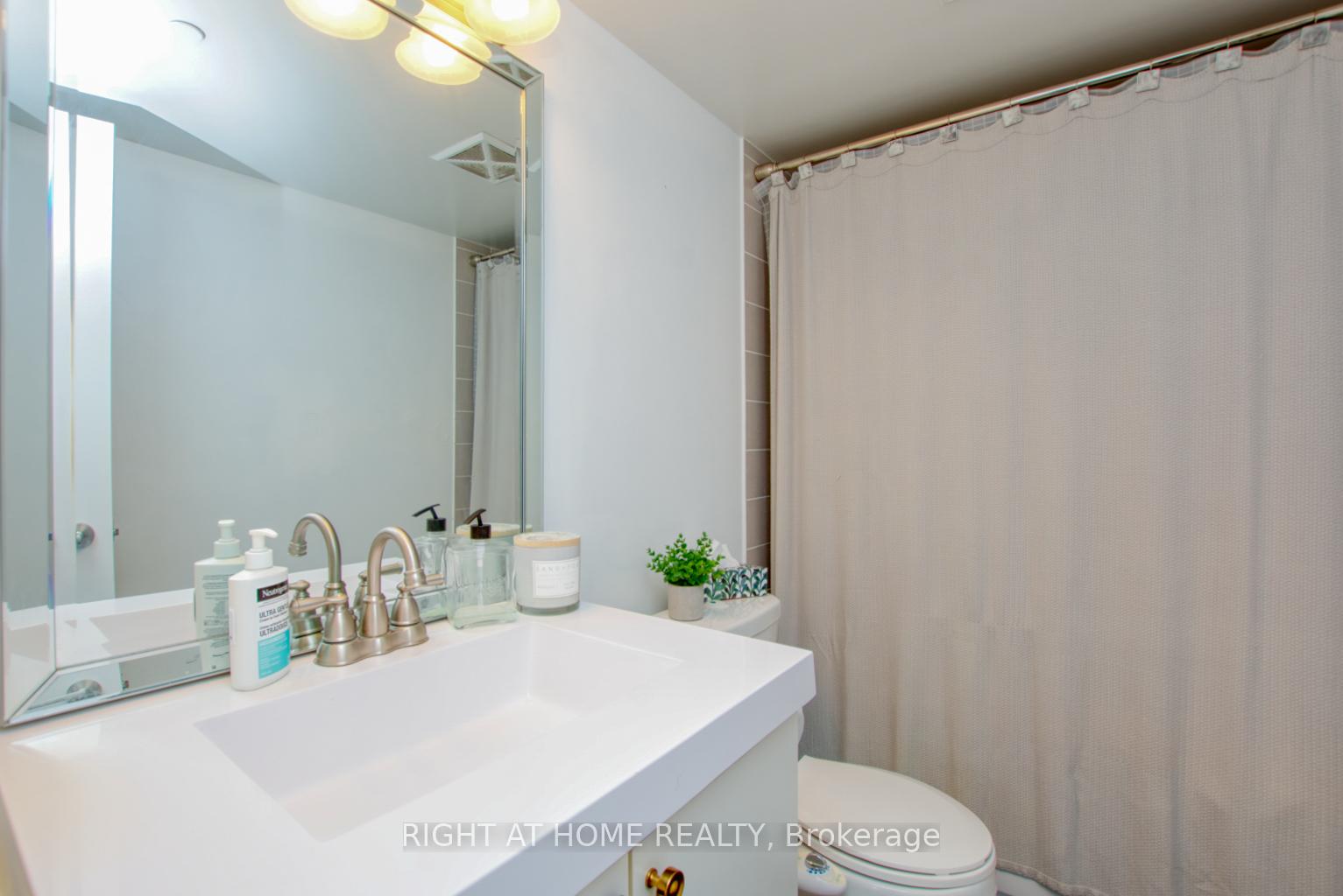 Photo 18 of Unit 827, 35 Saranac Boulevard, Toronto, Englemount-Lawrence — HOMEH