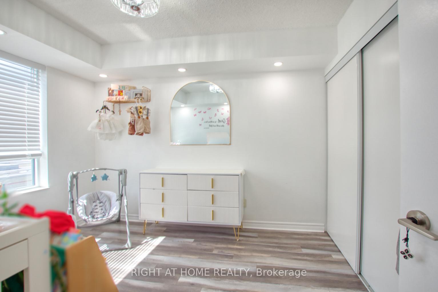 Photo 19 of Unit 827, 35 Saranac Boulevard, Toronto, Englemount-Lawrence — HOMEH