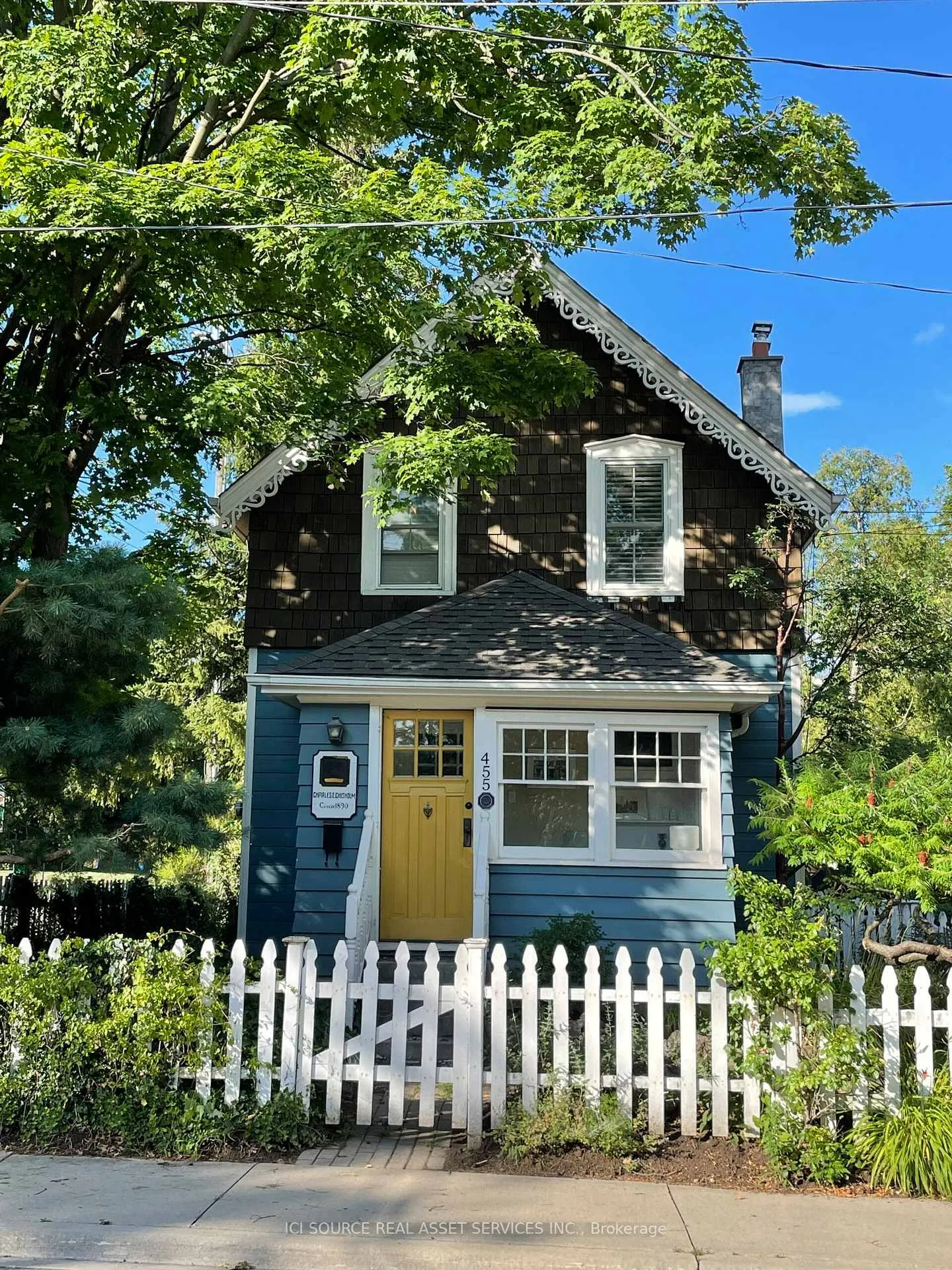 Front of 455 Nelson Avenue