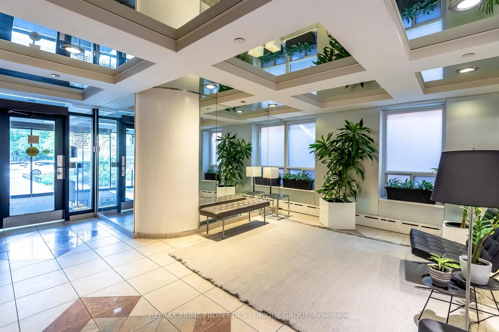 Photo 2 of Unit 303, 78 Warren Road, Toronto, Casa Loma — HOMEH
