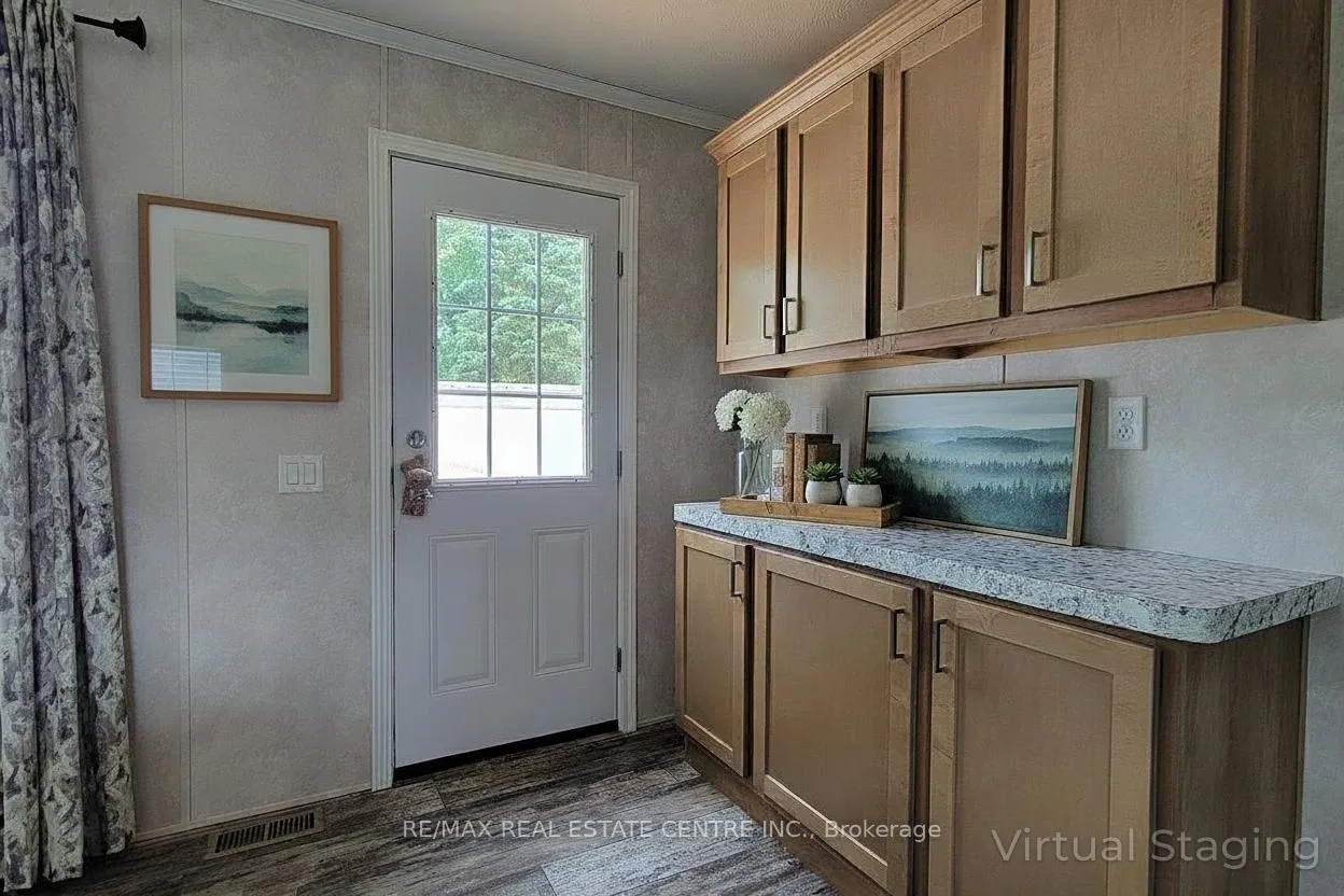 Photo 5 of 77 Park Park Lane, Hamilton, Rural Flamborough — HOMEH