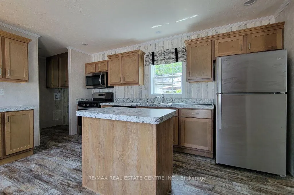 Photo 8 of 77 Park Park Lane, Hamilton, Rural Flamborough — HOMEH