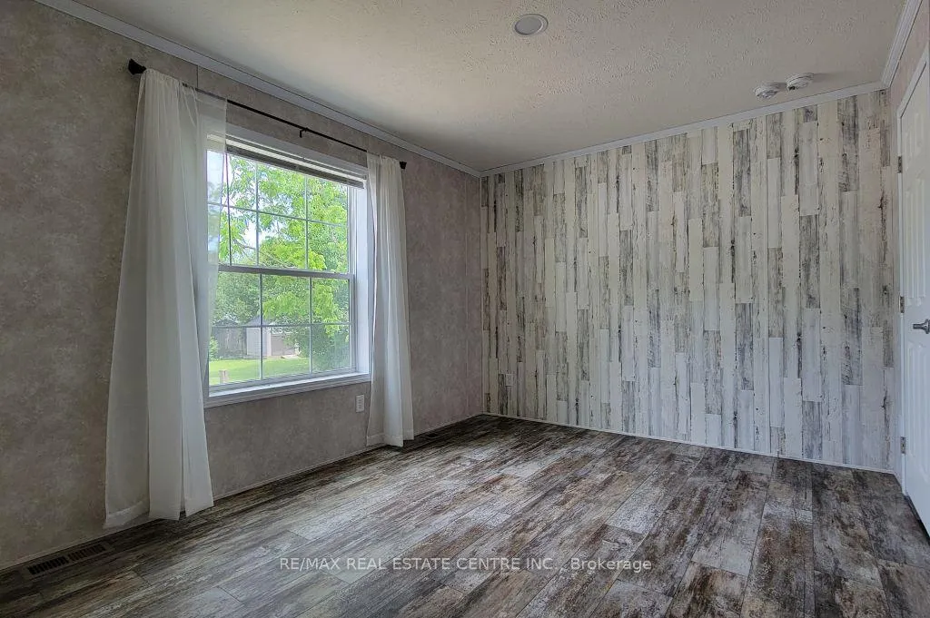 Photo 19 of 77 Park Park Lane, Hamilton, Rural Flamborough — HOMEH