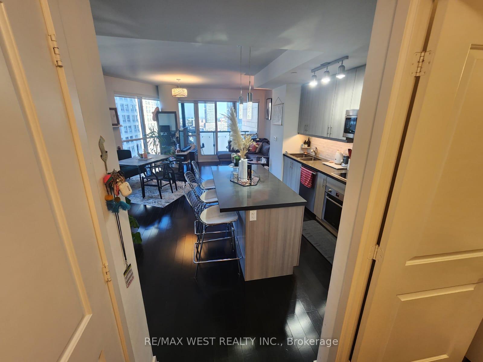 Photo 6 of Unit 1906, 1 The Esplanade Avenue, Toronto, Church-Yonge Corridor — HOMEH