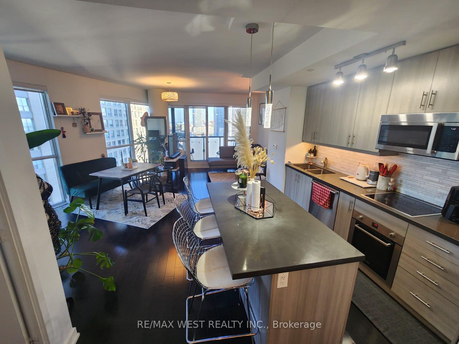 Photo 7 of Unit 1906, 1 The Esplanade Avenue, Toronto, Church-Yonge Corridor — HOMEH